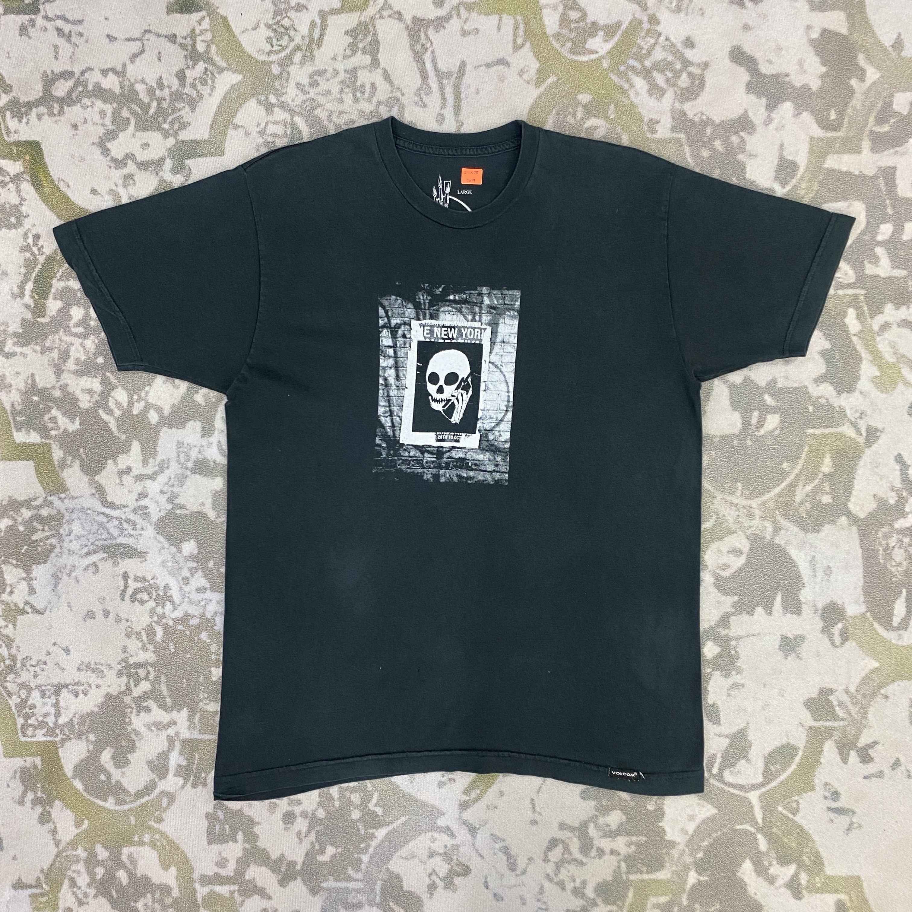 Vintage Vintage Volcom By SPAZMAT with Skull Tshirt - J079 Size US M / EU 48-50 / 2 - 1 Thumbnail