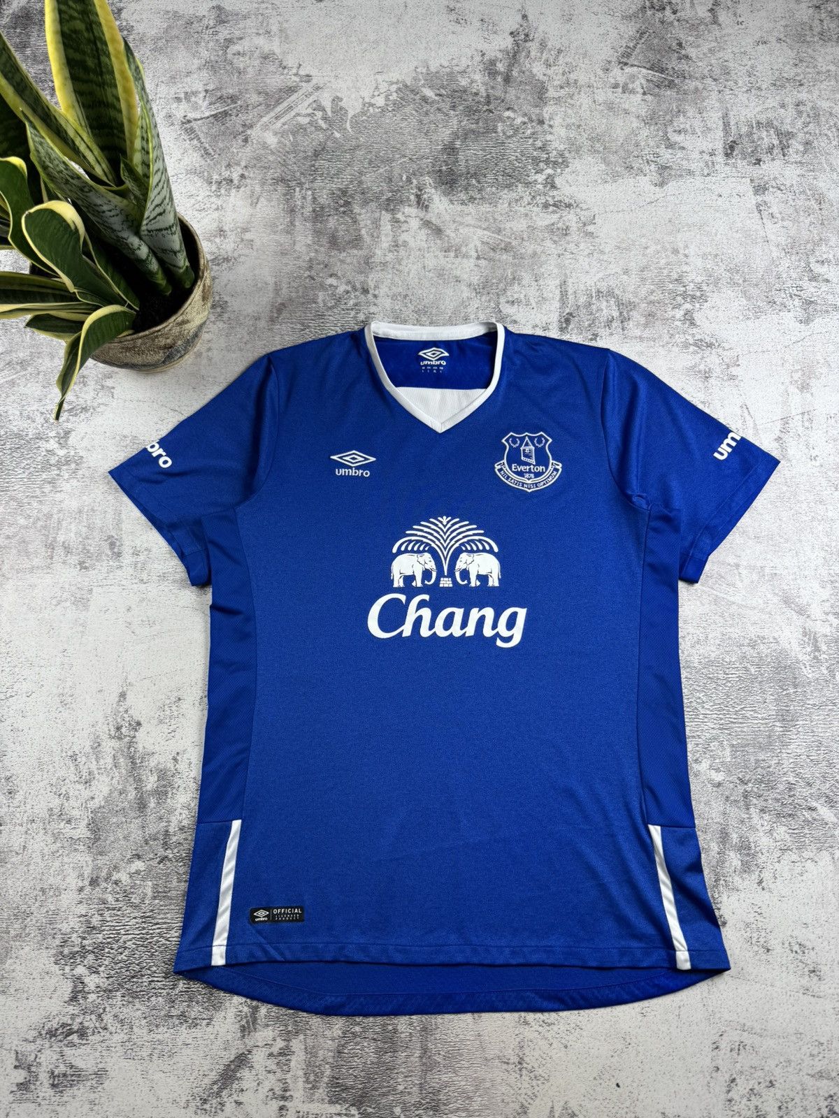Umbro Everton 2015 2016 Umbro Large Men’s Blue Soccer Football Home T Shirt Jersey Tee Size US L / EU 52-54 / 3 - 4 Thumbnail