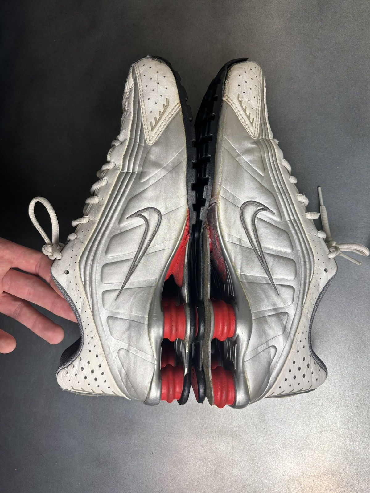 Nike × Vintage 2 Pairs OG 2001 Nike Shox R4 Vintage Nike Beater 104265 Size US 10.5 / EU 43-44 - 8 Thumbnail