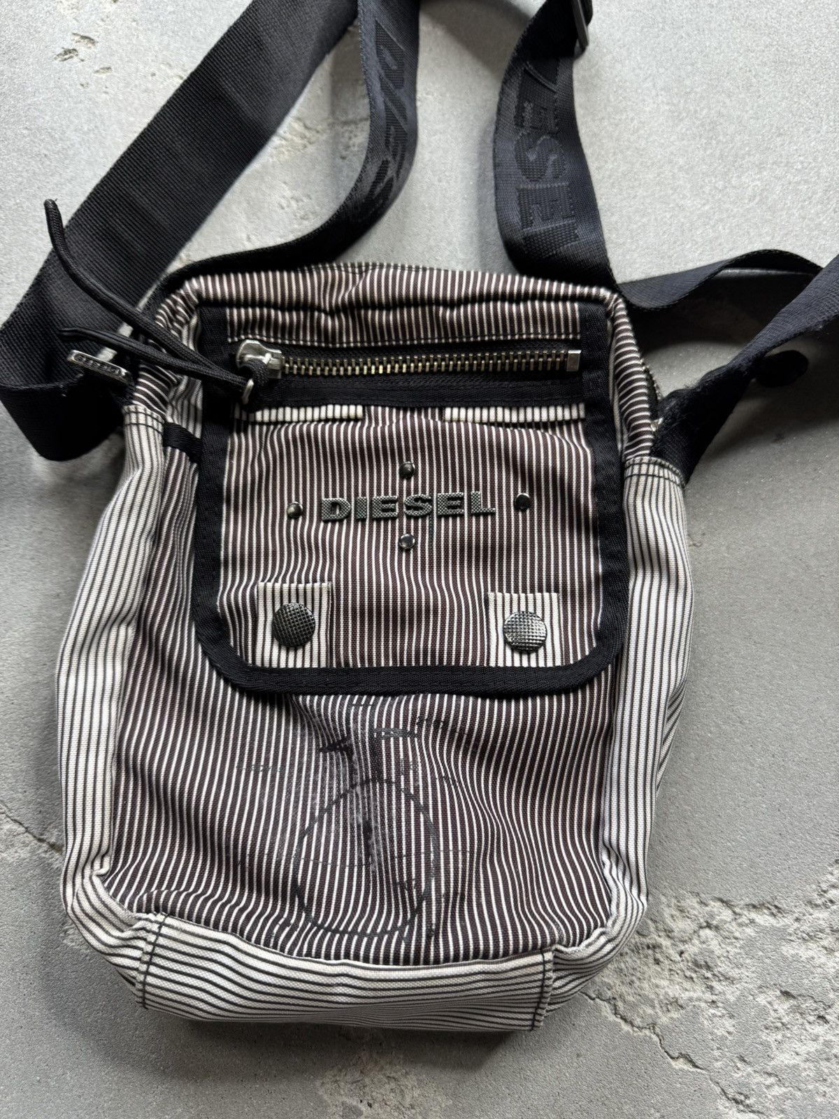Diesel × Vintage Vintage y2k diesel messenger bag Size ONE SIZE - 2 Thumbnail