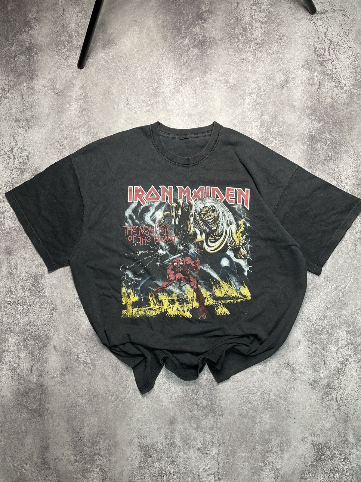 Band Tees IRON MAIDEN Vtg NUMBER OF THE BEAST Faded Grunge Tee L Size US L / EU 52-54 / 3 - 1 Thumbnail