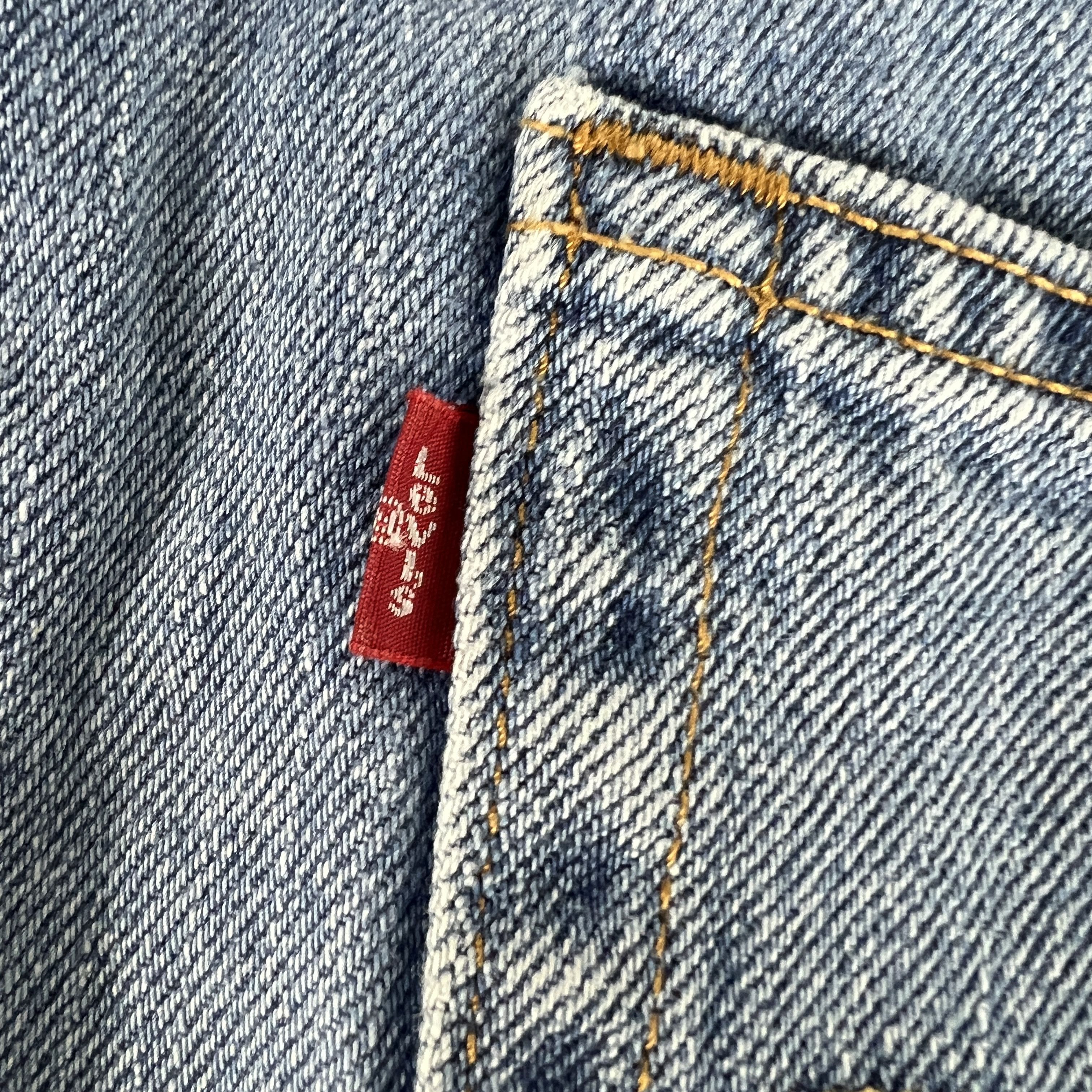 Levi's Y2K Levi's Jeans 550 Relaxed Fit Blue Faded Cotton Denim Size US 33 - 14 Thumbnail