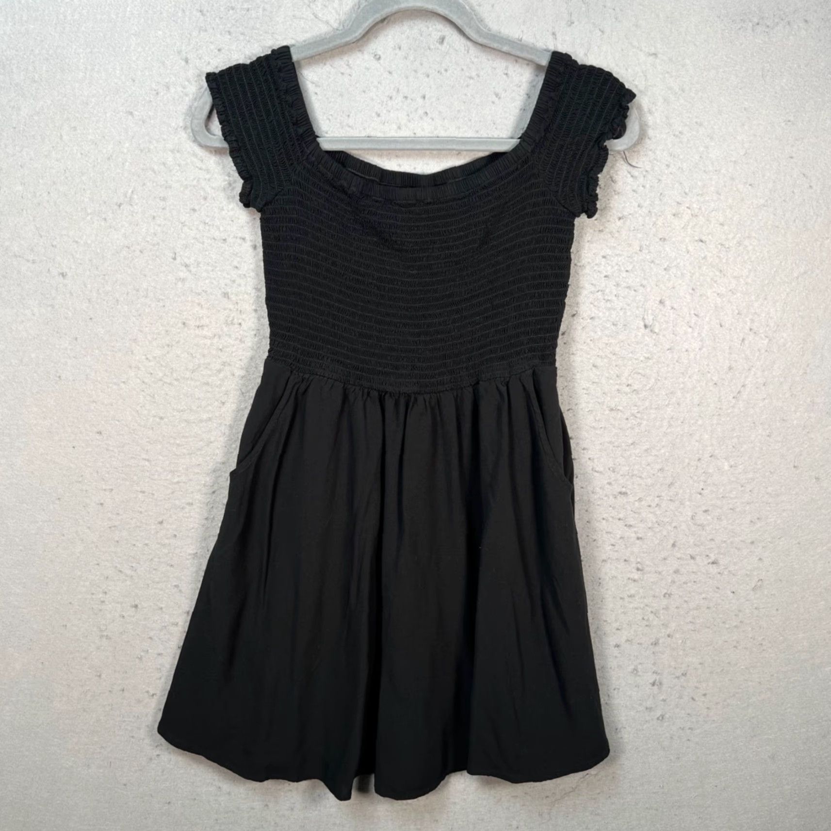 Express VINTAGE Express Womens Small Black Smocked Bodice Fit & Flare Dress Pockets Womens Small Black Smocked Fit & Flare Dress with Pockets Size S / US 4 / IT 40 - 2 Thumbnail