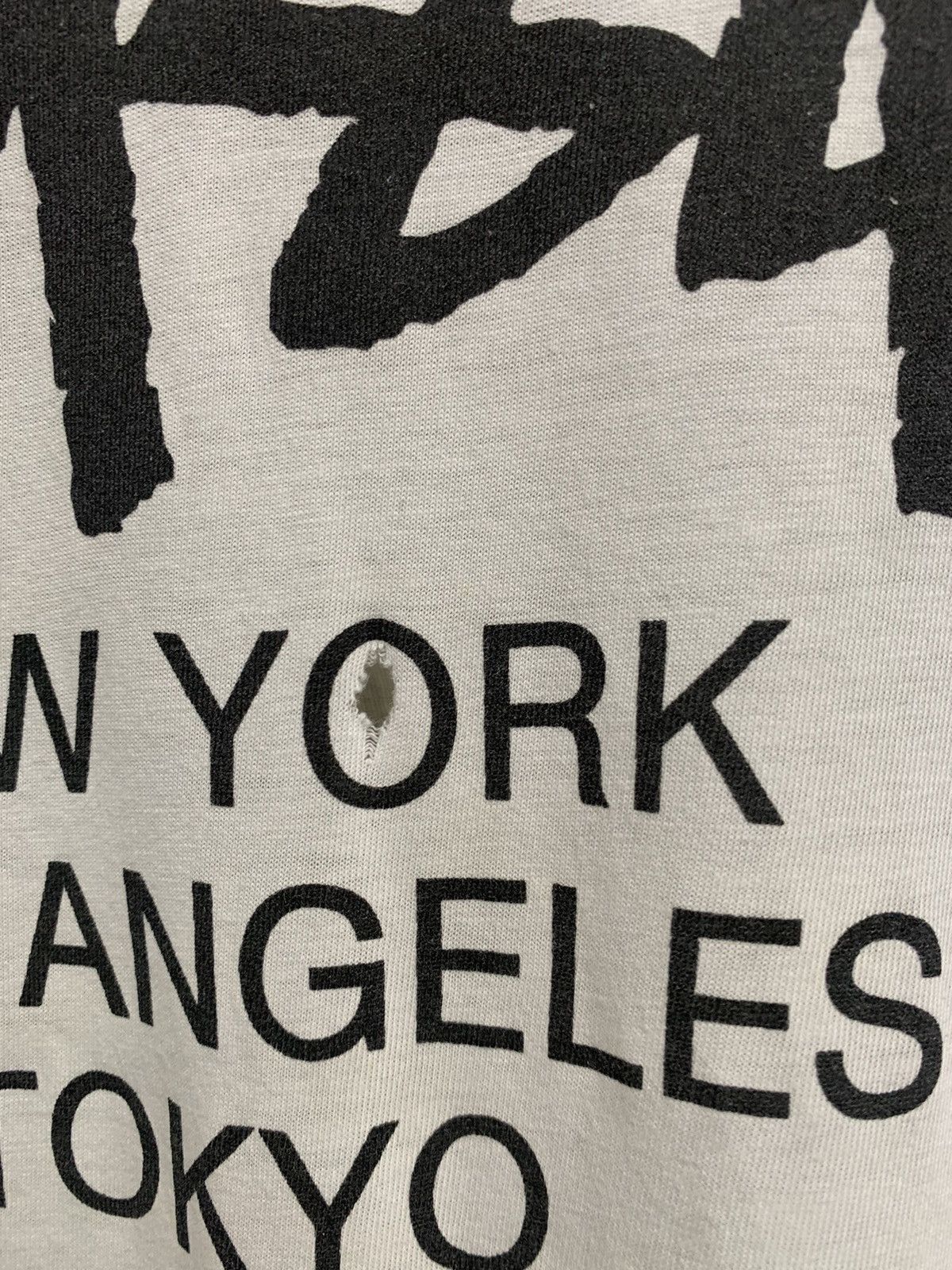 Stussy Distressed Stussy Tshirt Size US L / EU 52-54 / 3 - 4 Thumbnail