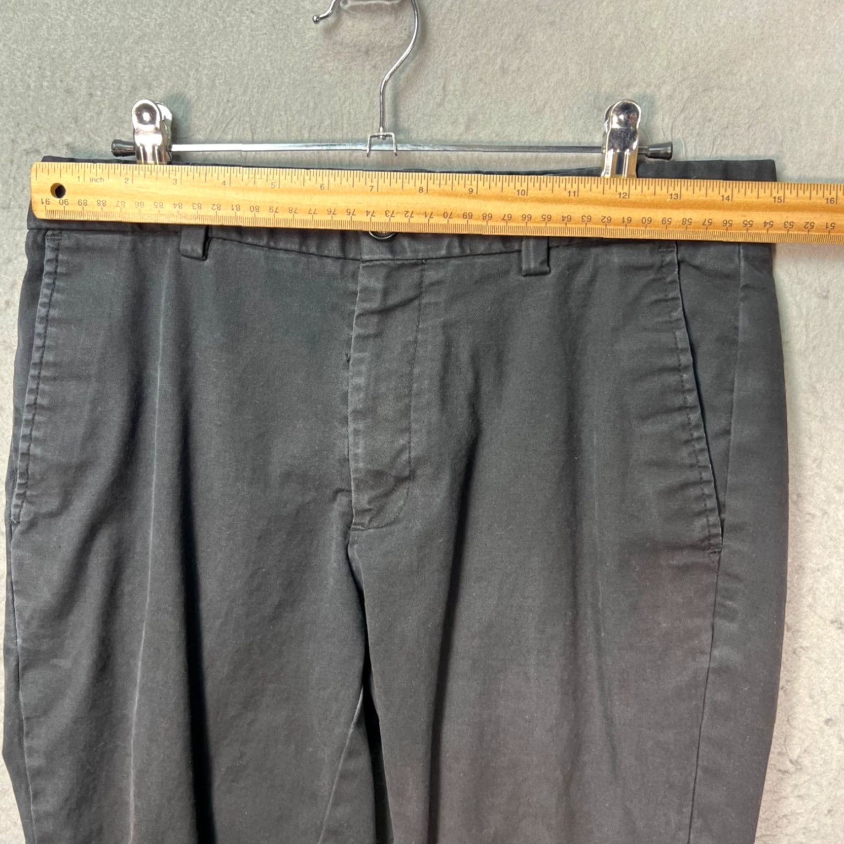 Banana Republic Banana Republic Mens Chino Pants Slim Fit 30 x 29 Gray (Charcoal) Classic Flat Front Casual Vintage No N/A Mens Size US 30 / EU 46 - 5 Thumbnail
