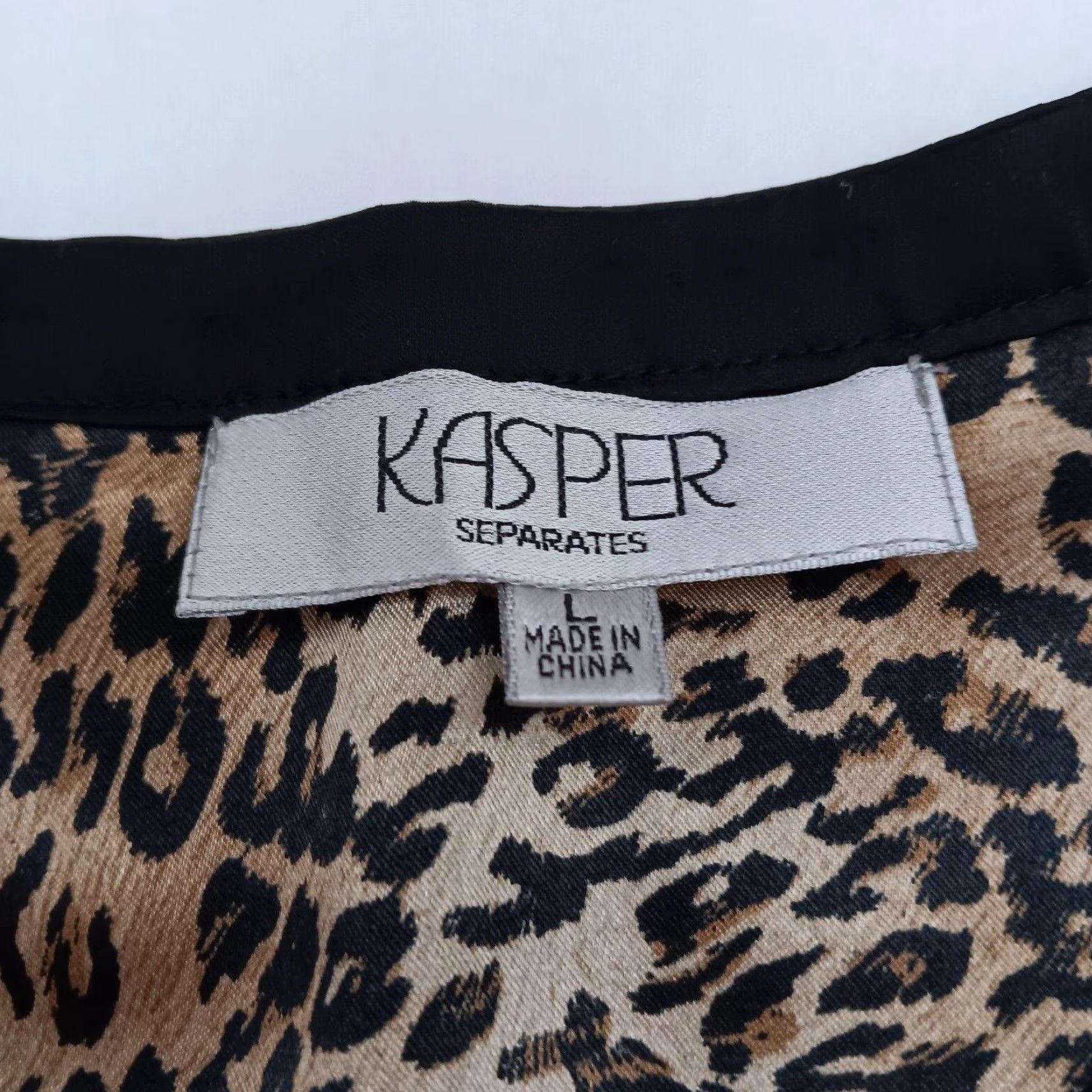 Kasper Kasper Blouse Long Sleeve Leopard Cat Print V-Neck Button Satin Polyester Casual Womens L Brown and Black Size L / US 10 / IT 46 - 5 Thumbnail