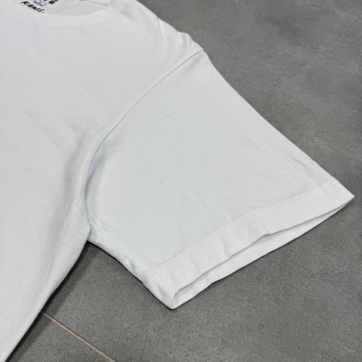 Kaws Uniqlo x Kaws Big Logo White T-Shirt Men Size L Size US L / EU 52-54 / 3 - 6 Thumbnail
