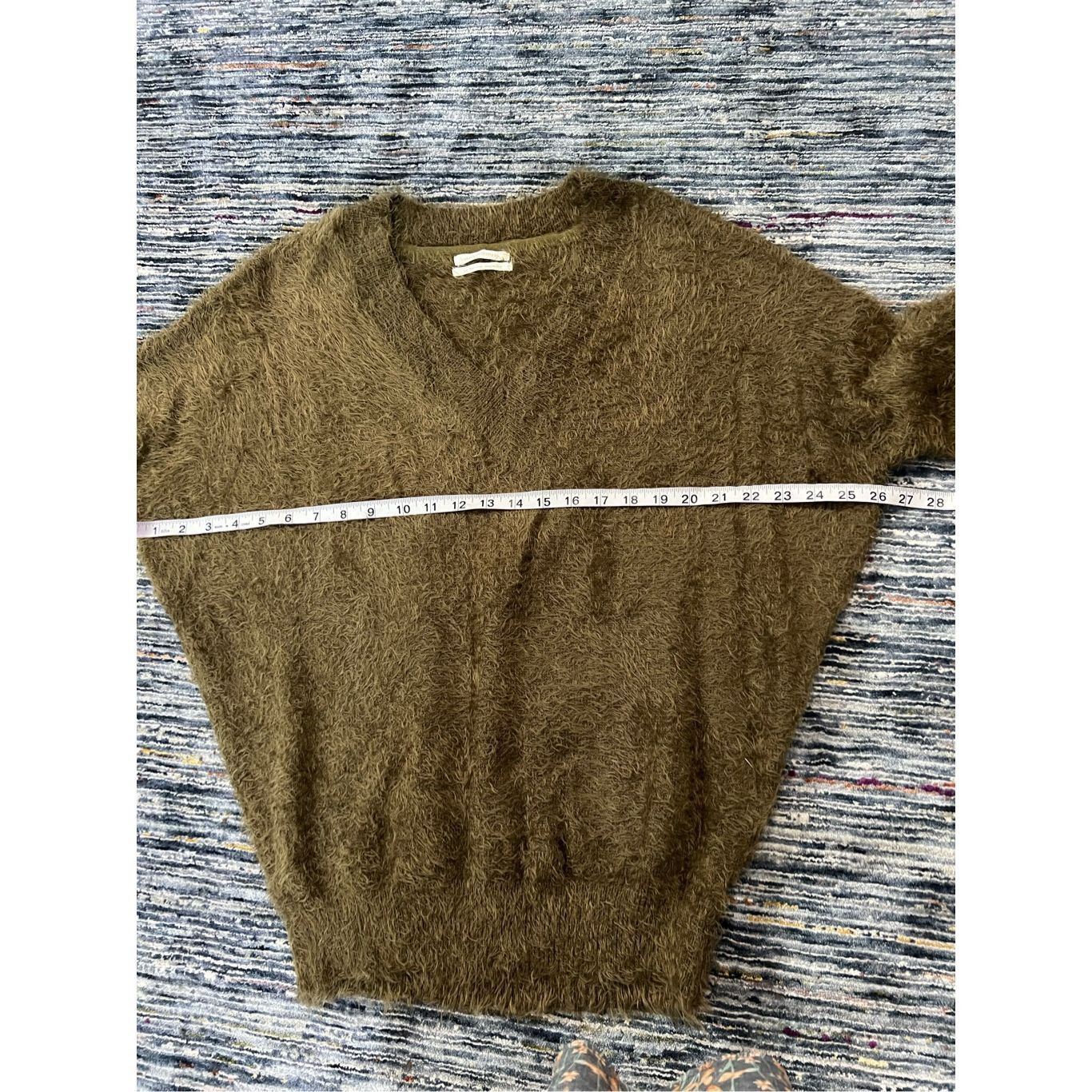 Urban Outfitters Urban Outfitters olive green v neck fuzzy sweater size S Size S / US 4 / IT 40 - 8 Thumbnail