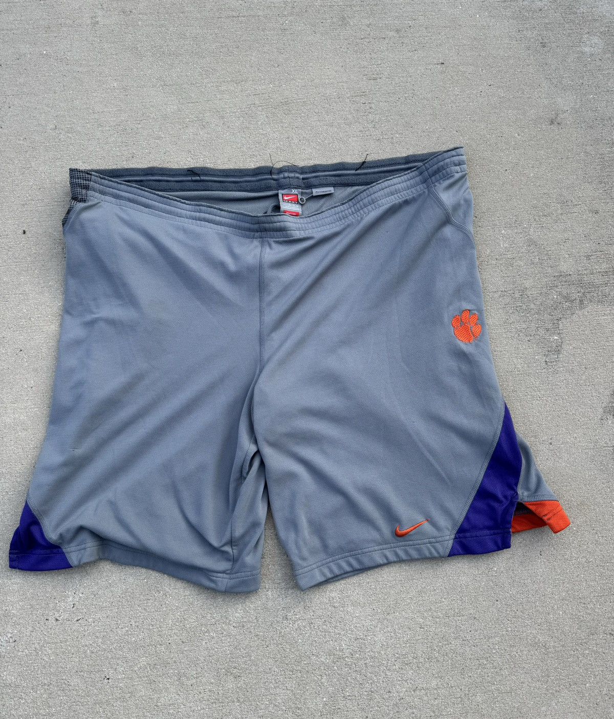 NCAA × Nike × Vintage 00s Vintage Team Nike x Kobe Bryant Clemson Tigers shorts Size US 41 - 1 Thumbnail