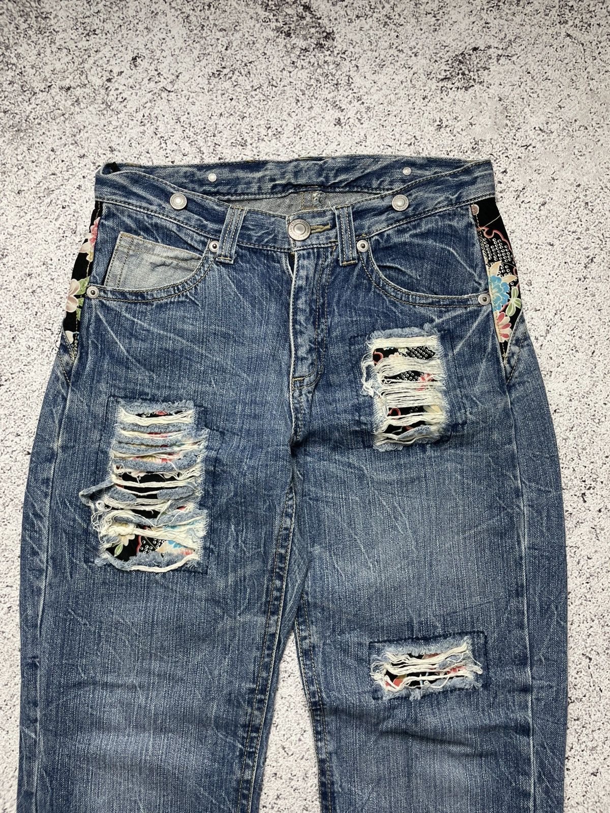 Karakuri Tamashii Rare Fading Japanese Karakuri Tamashi Sukajan Jeans Size US 30 / EU 46 - 4 Thumbnail