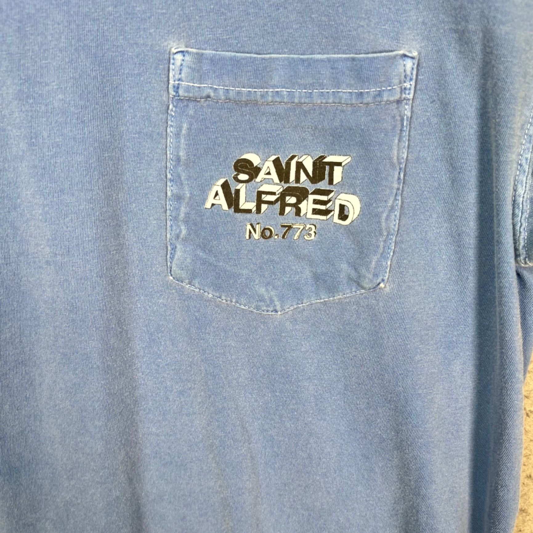 Vintage VINTAGE Saint Alfred Mens Size Medium Blue Graphic Pocket T-Shirt Cotton Crewneck Shirt Mens Blue Graphic Pocket T-Shirt 90s Concert Sportswear Size US M / EU 48-50 / 2 - 5 Thumbnail