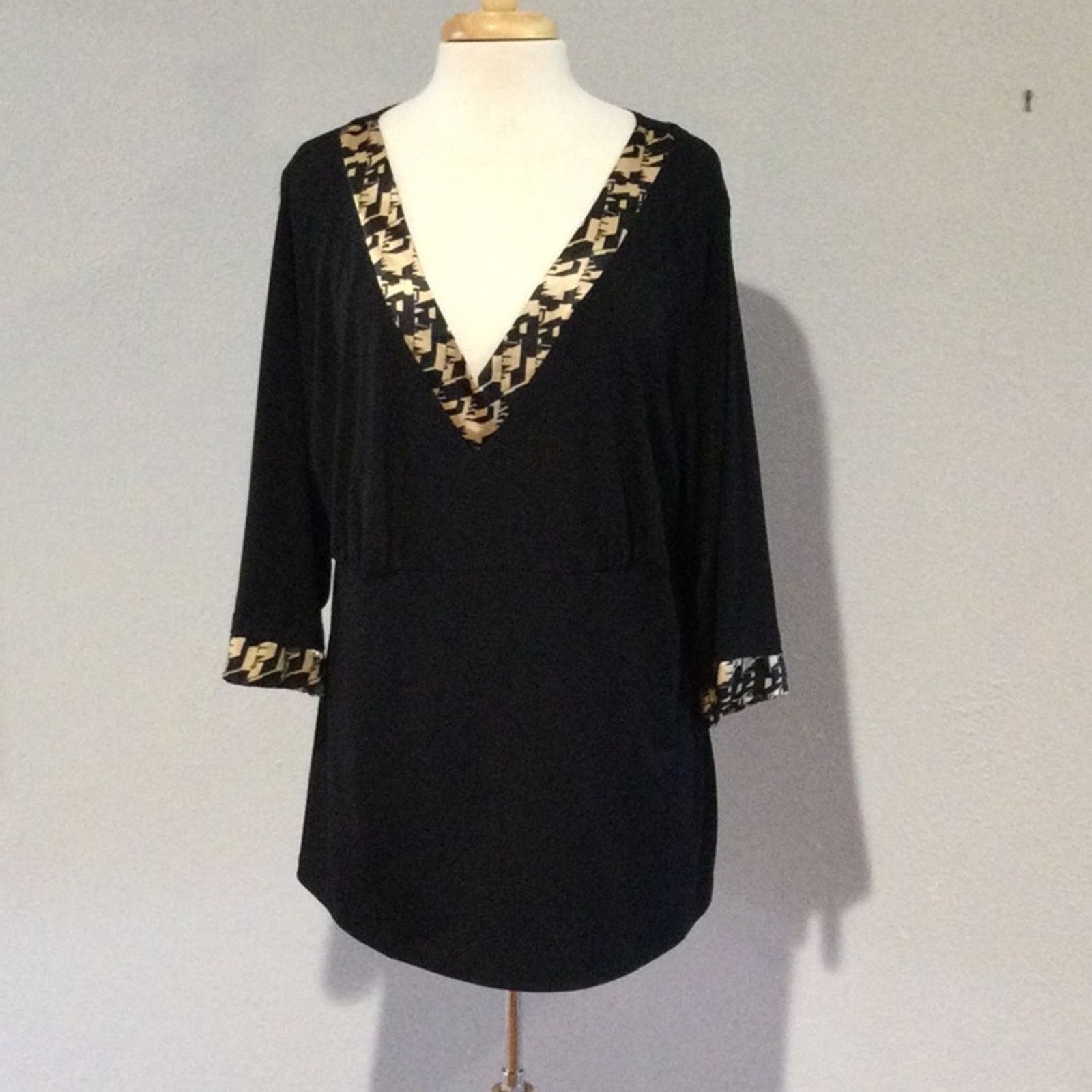 Other I.N. Studio Woman Black & Tan V-neck Pullover Blouse Size 1X Size XL / US 12-14 / IT 48-50 - 1 Thumbnail