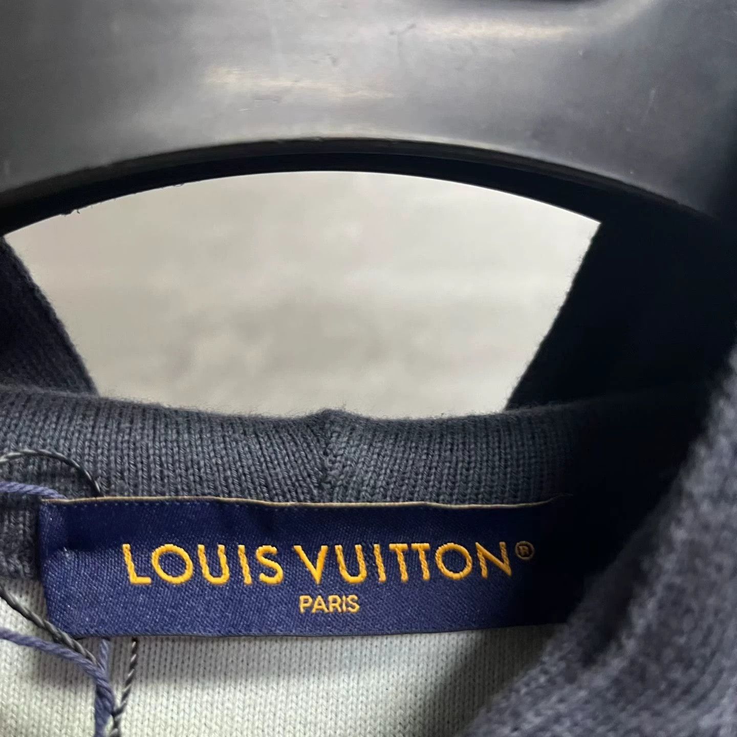 Louis Vuitton Louis Vuitton Gray Logo Print Hoodie Size US S / EU 44-46 / 1 - 1 Thumbnail