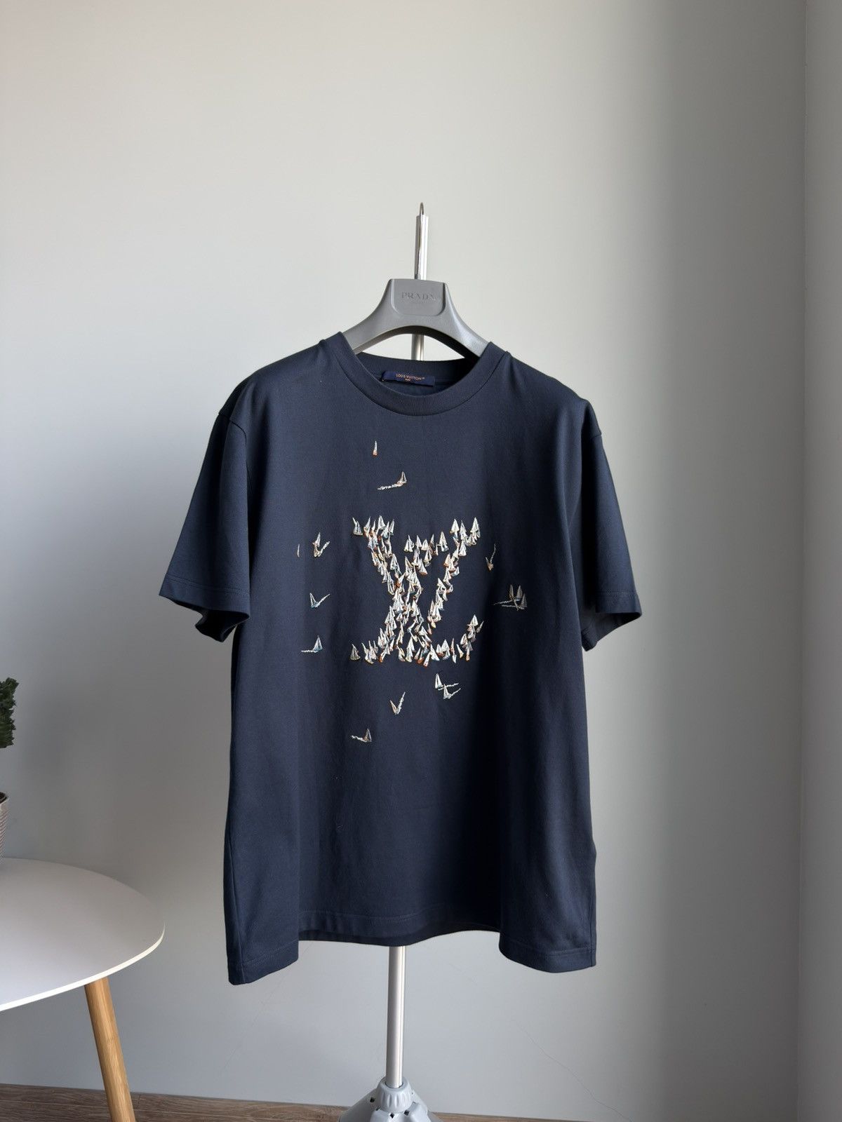 Louis Vuitton Louis Vuitton Sailboat LV Logo Embroidered Cotton T-Shirt Size US L / EU 52-54 / 3 - 8 Thumbnail