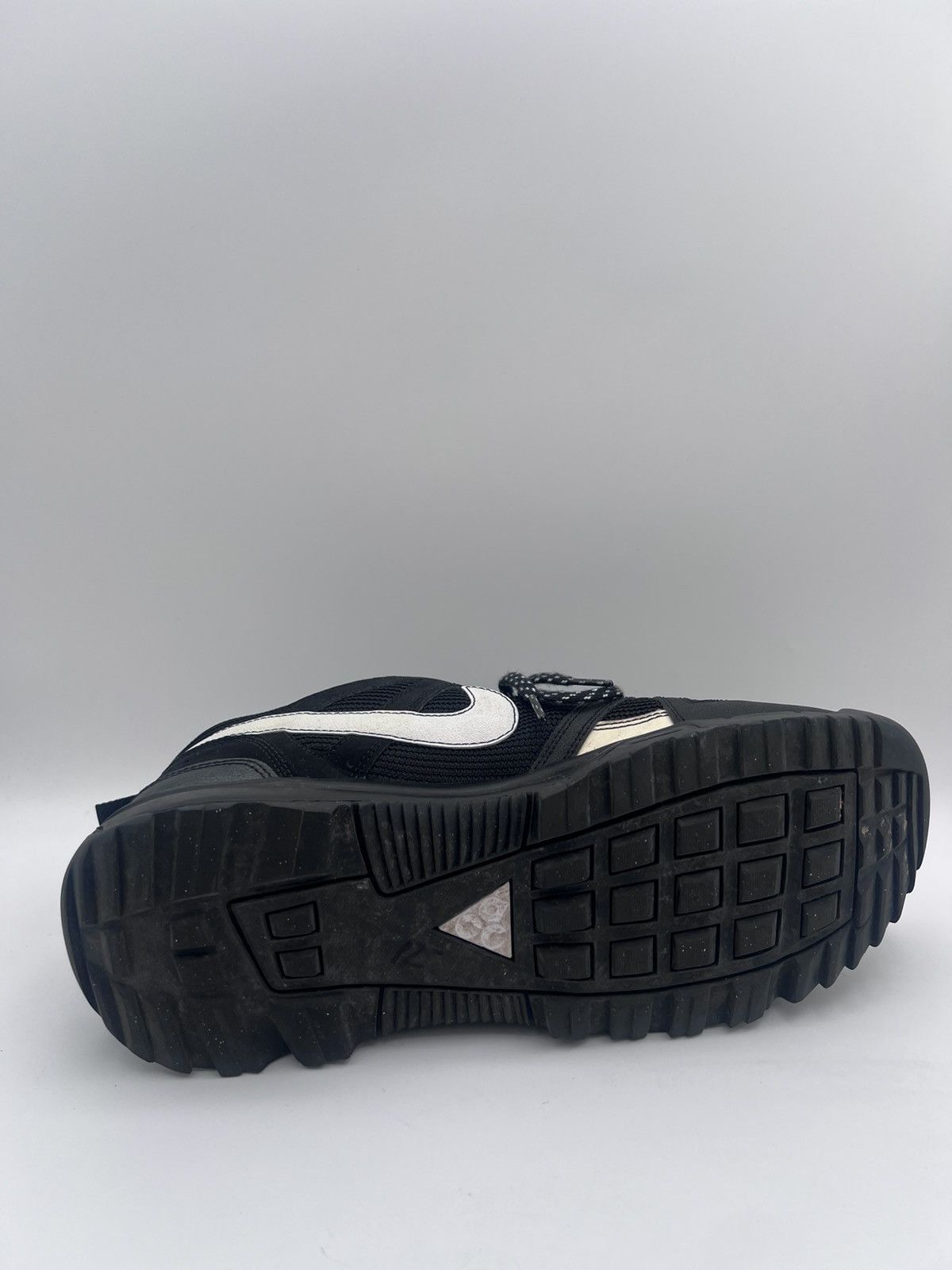 Nike Vintage 2010 Nike ACG Rongbuk Trail Hiking mens Size 12 Size US 12 / EU 45 - 8 Thumbnail