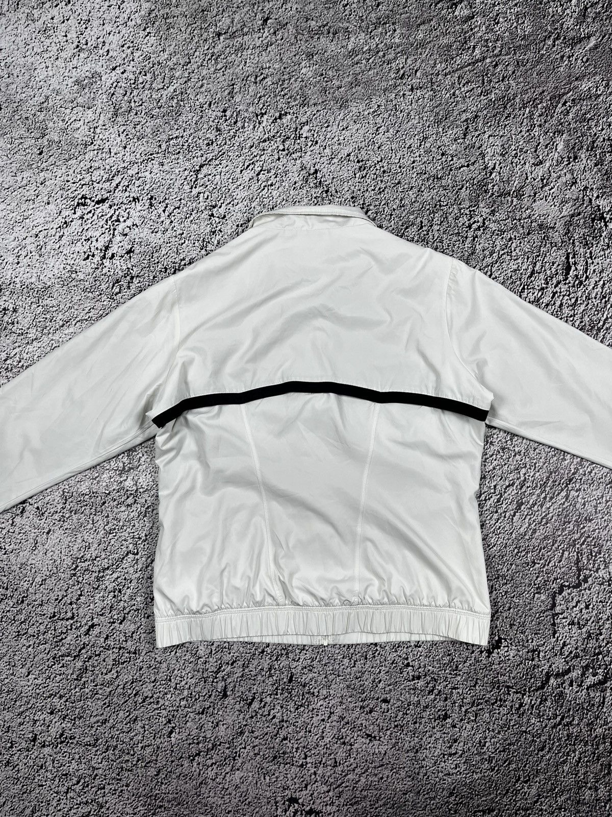 Vintage Vintage Y2K Nike small swoosh track jacket windbreaker L Size L / US 10 / IT 46 - 10 Thumbnail