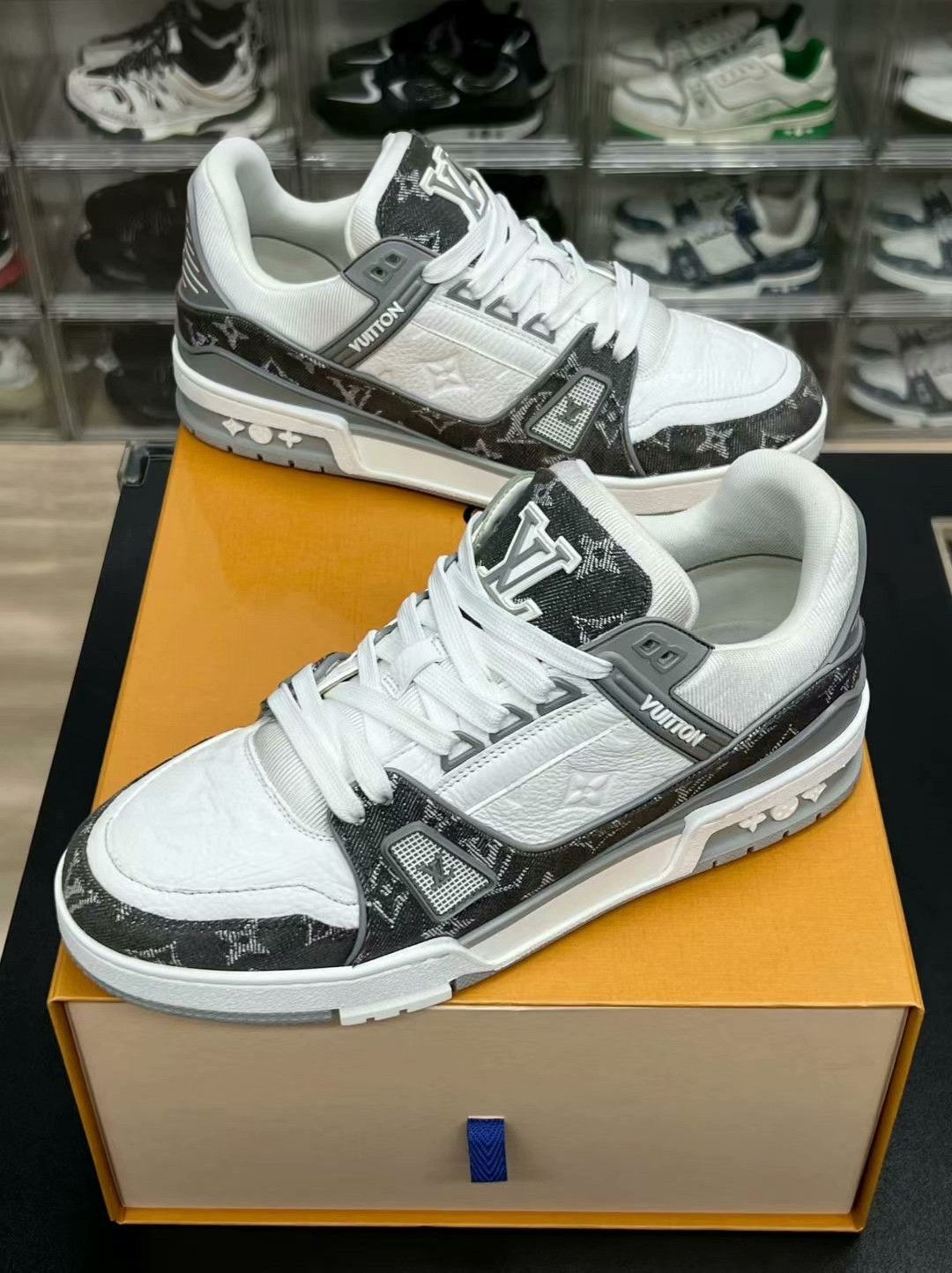 Louis Vuitton lv trainer gray and white sneakers uk7 Size US 8 / EU 41 - 1 Thumbnail