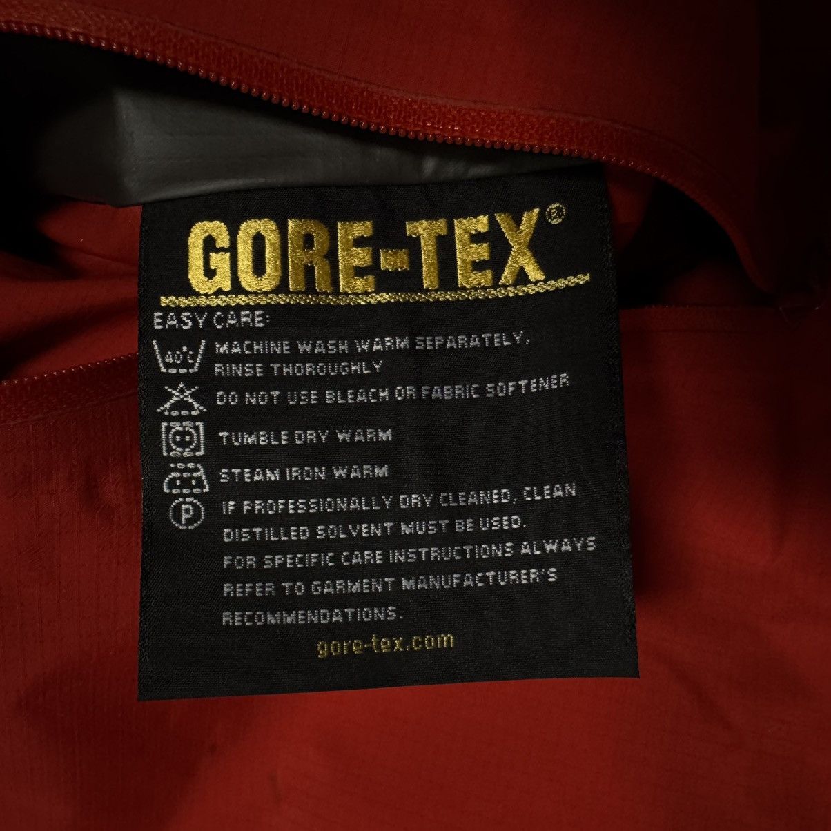 Arc'teryx Arc'teryx Alpha SV GORE-TEX Pro | XL | Bright Red Size US XL / EU 56 / 4 - 6 Thumbnail
