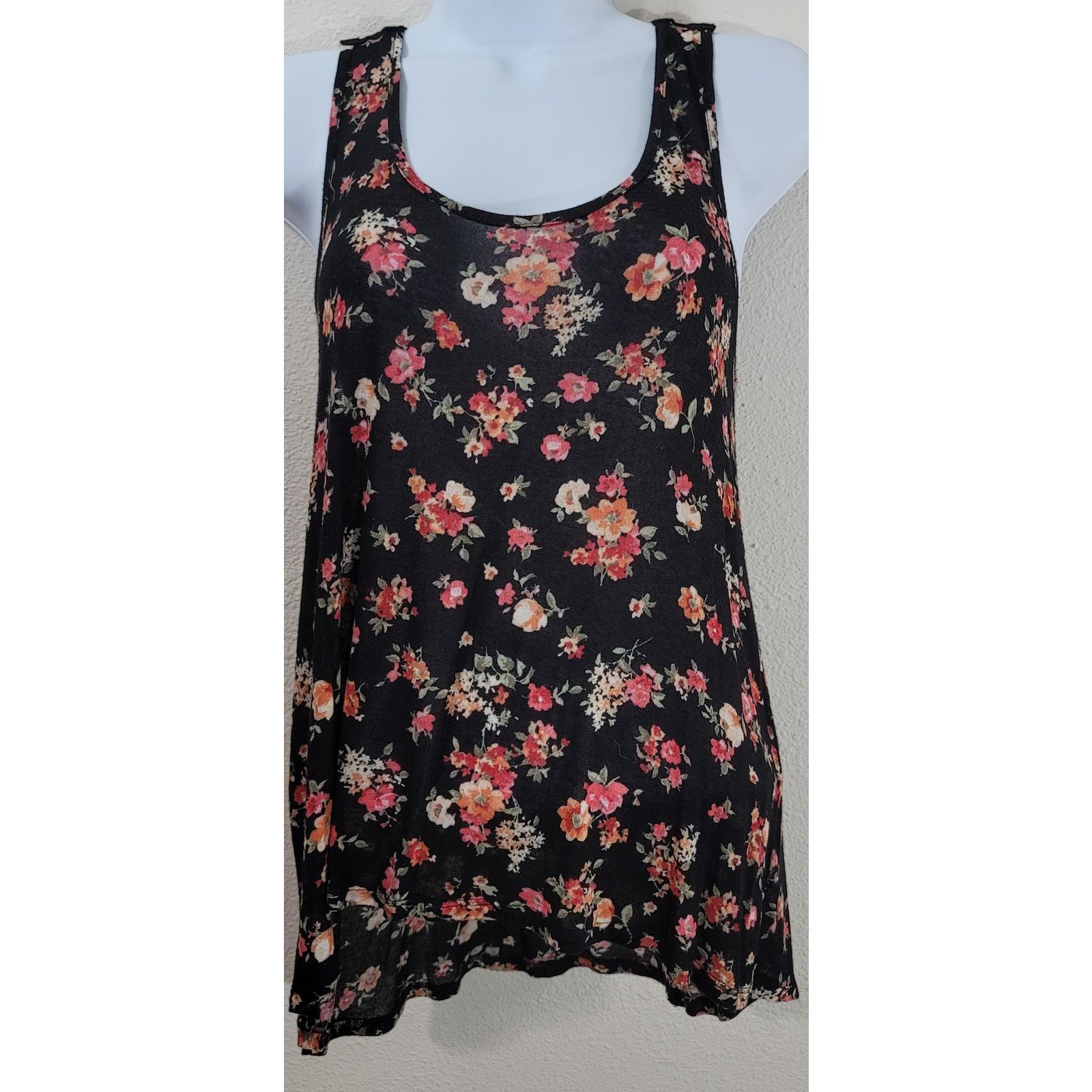 Other LA Hearts Black Pink Floral Top Medium Crochet Back Straps Size M / US 6-8 / IT 42-44 - 1 Thumbnail