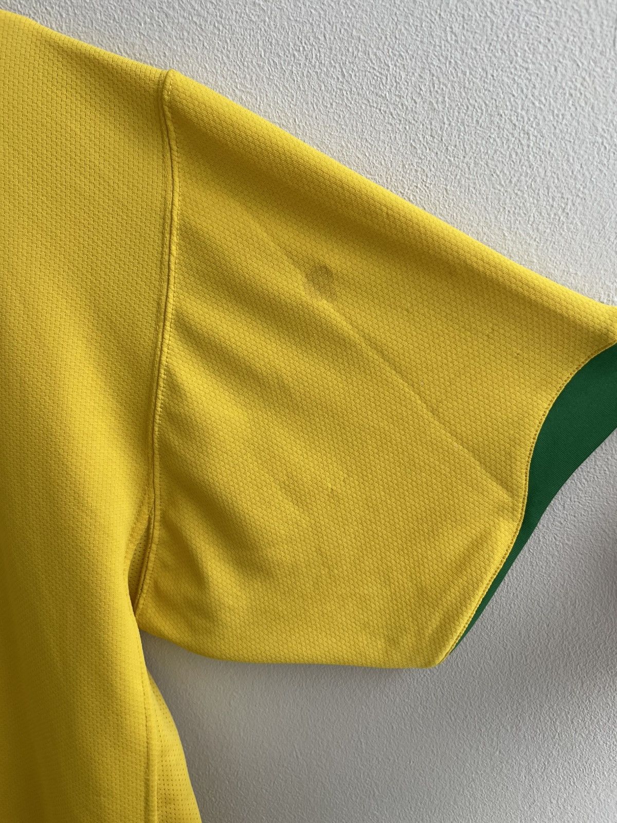 Nike Brazil 2006 2007 Home Football Shirt Soccer Jersey Nike Sz L Size US L / EU 52-54 / 3 - 18 Thumbnail