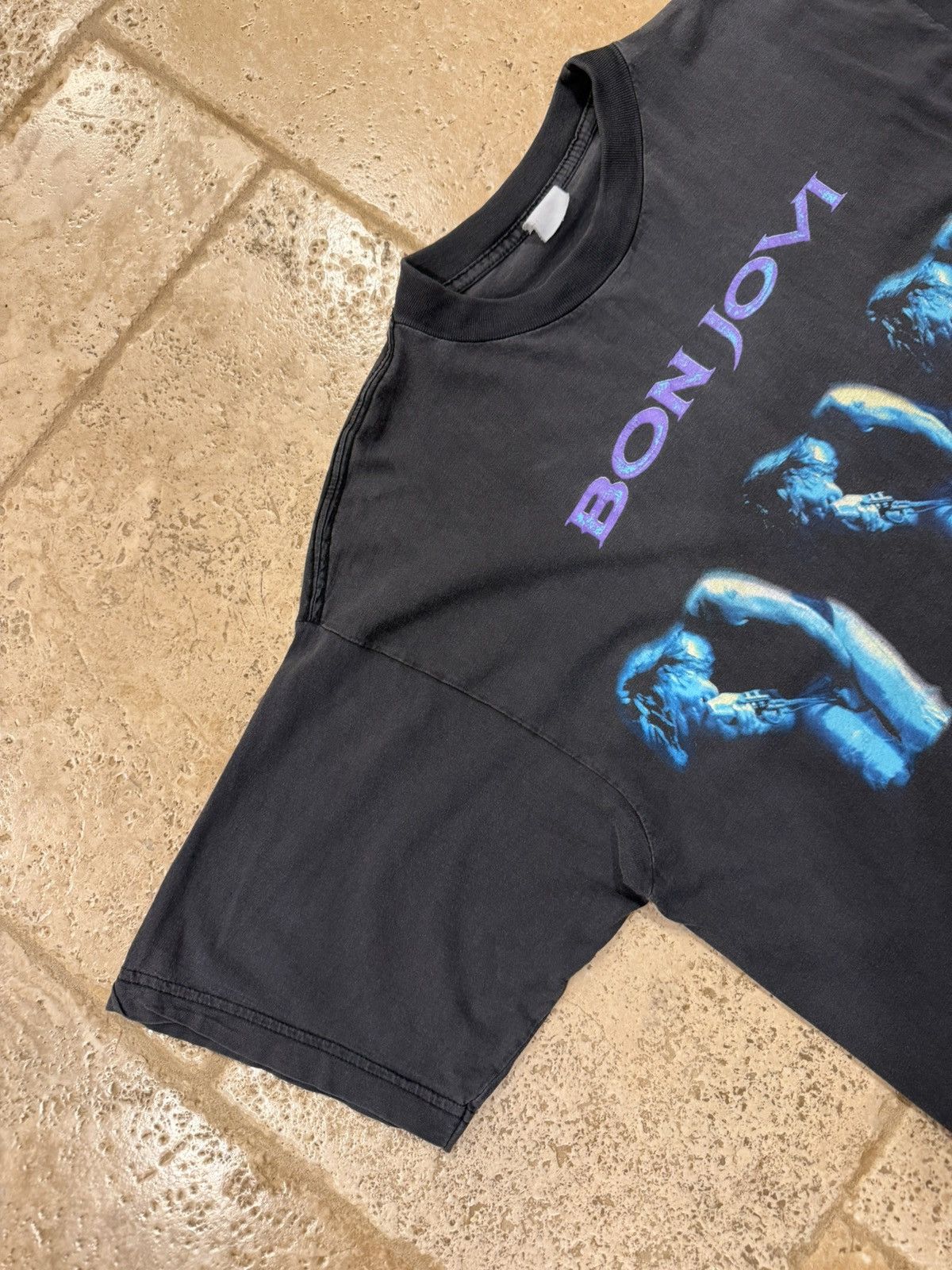 Vintage Vintage Bon Jovi 1995 World Tour Faded Band Tee Size US XL / EU 56 / 4 - 9 Thumbnail