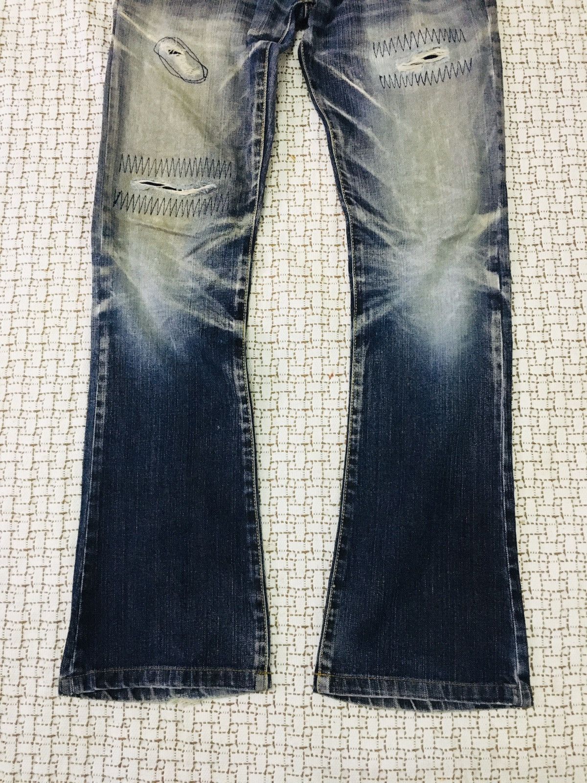 Tornado Mart Tornardo Mart Distressed Flare Jeans (18) Size US 31 - 3 Thumbnail