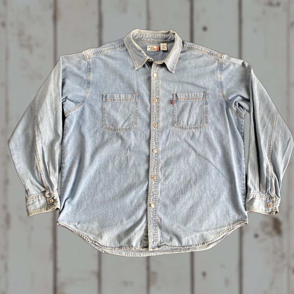 Levi's VINTAGE Levi’s Jeans Red Tab Chambray Denim Button Long Sleeve Shirt 90’s XL Mens Regular Blue Cotton Chambray 90s Biker Retro Rock Jeans Shirt Size US XL / EU 56 / 4 - 1 Thumbnail