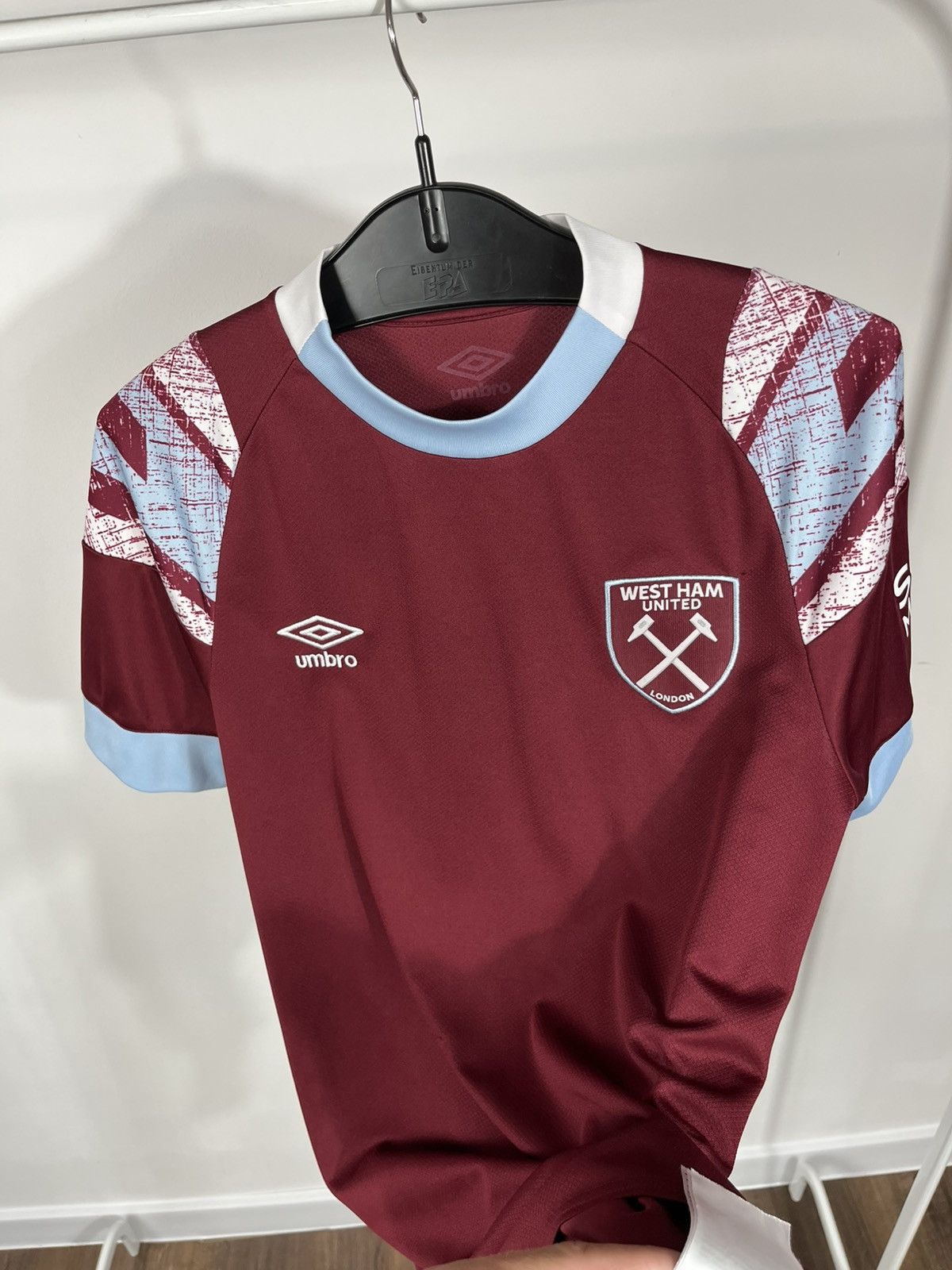 Umbro West Ham United Umbro Home Jersey 2022/23 Soccer Shirt S Size US S / EU 44-46 / 1 - 10 Thumbnail