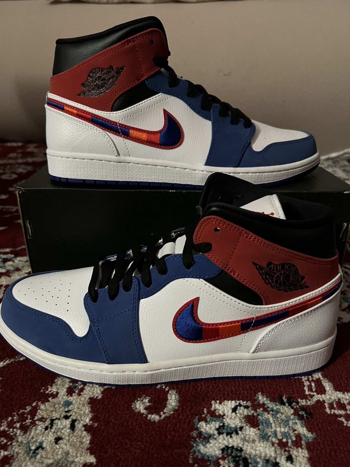 Jordan Brand Air Jordan 1 Mid SE Size US 11.5 / EU 44-45 - 2 Thumbnail