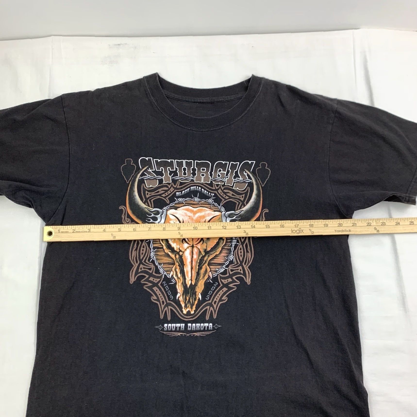 Vintage VINTAGE Sturgis T-Shirt Adult Medium Black 2005 Bike Rally Skull Animal Motorcycle Mens Size US M / EU 48-50 / 2 - 5 Thumbnail