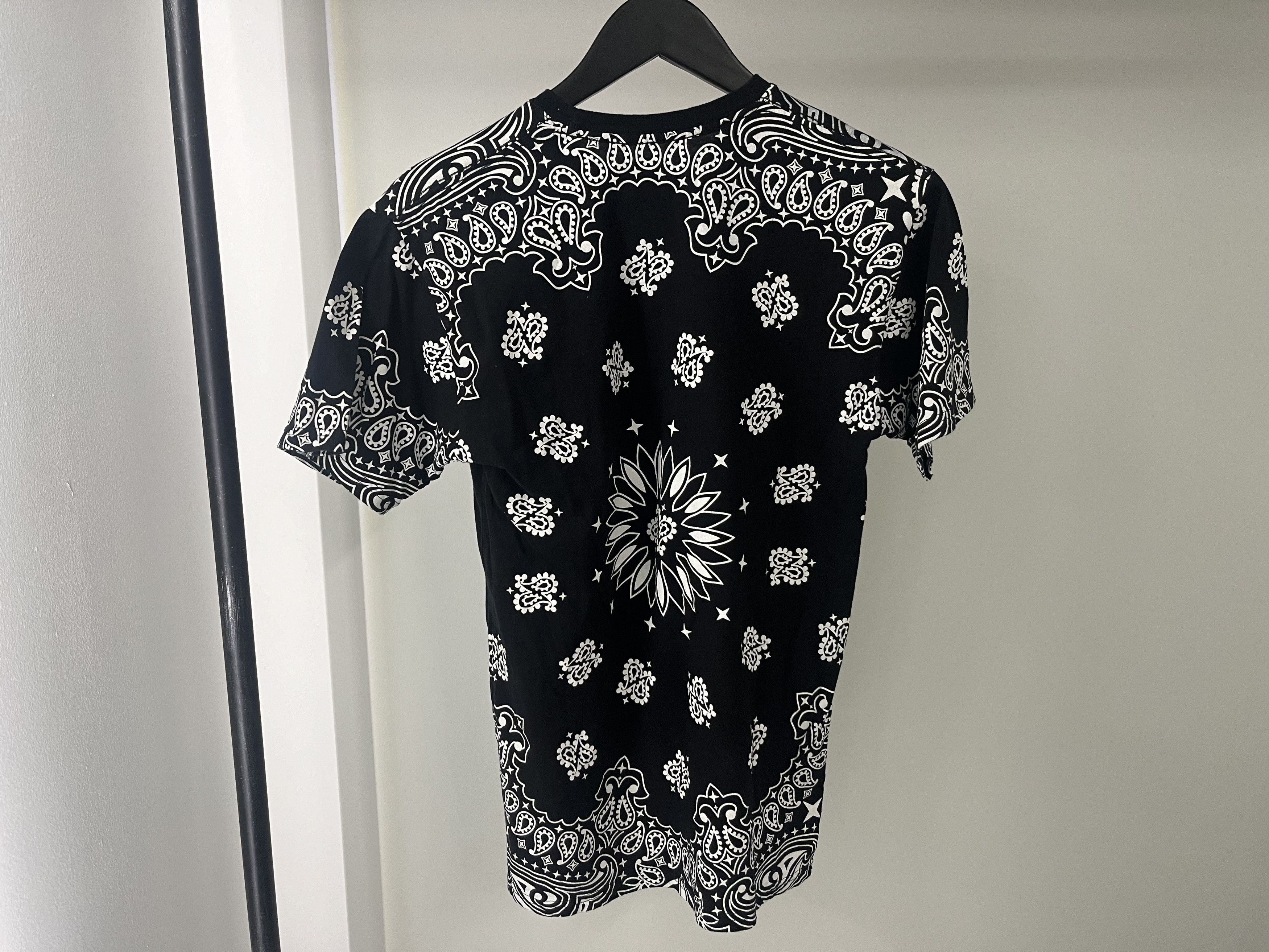 Supreme Supreme Hanes Bandana Tagless Tee Size US S / EU 44-46 / 1 - 2 Thumbnail