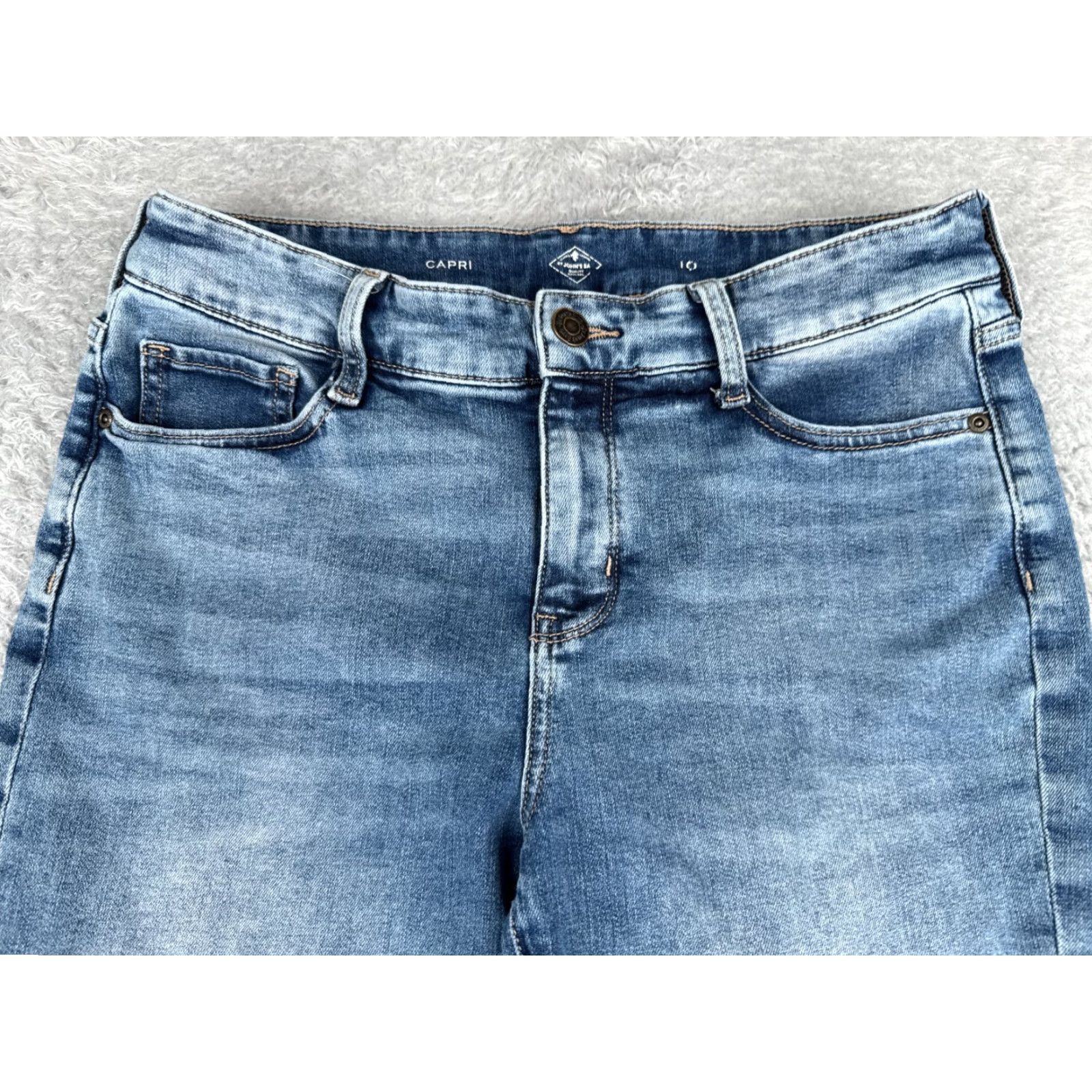 Vintage St. John's Bay Women's Capri Jeans Size 10 Blue Denim Mid Rise 30x20 Comfort Stretch Distressed Size 32" / US 10 / IT 46 - 4 Thumbnail