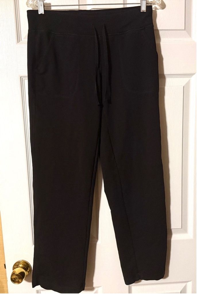 Athletic Works Athletic Works Black Cropped Sweatpants - Size S (4-6) Size 27" / US 4 / IT 40 - 1 Thumbnail