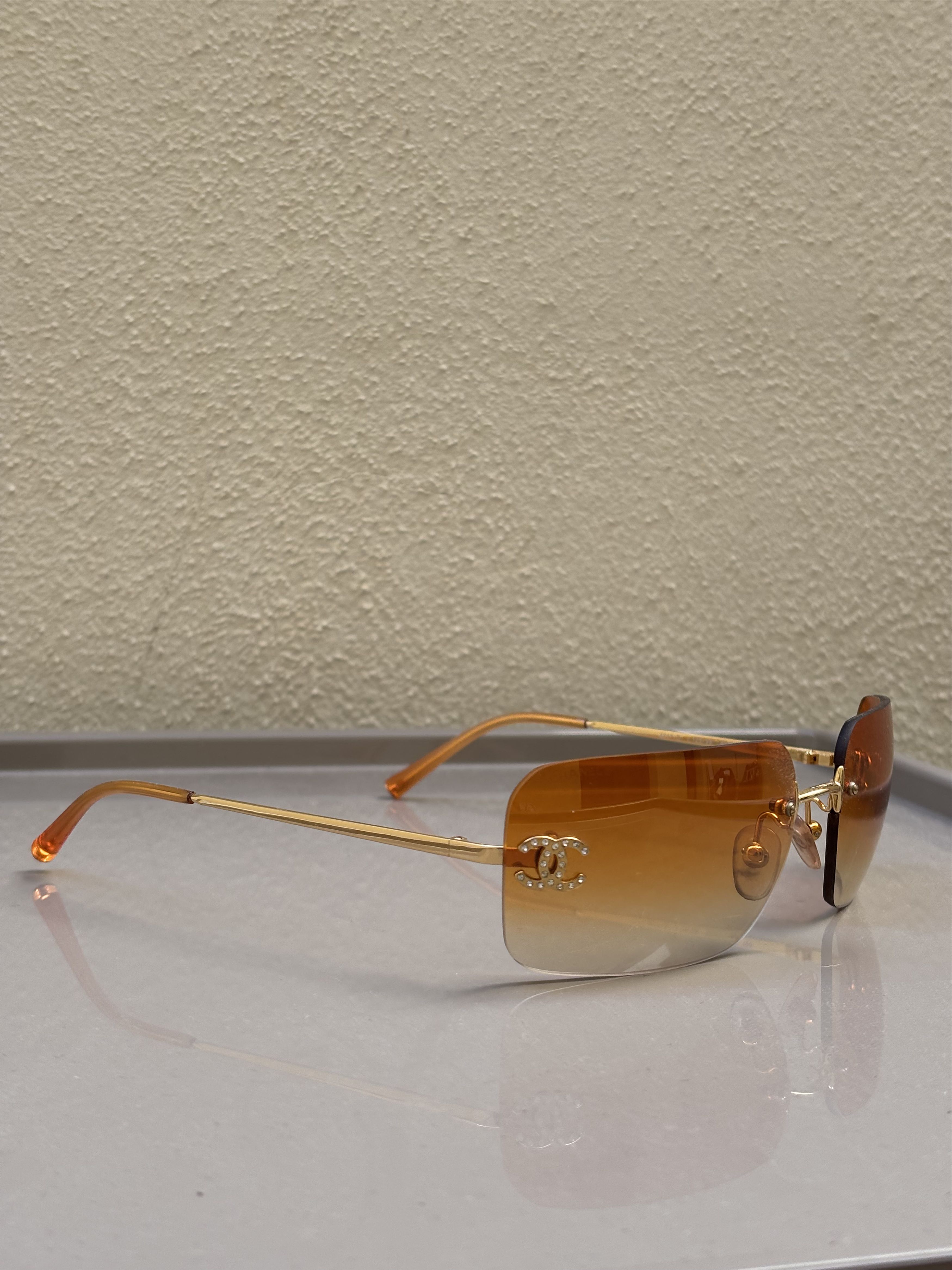 Chanel Chanel Sunglasses 4017-D Rhinestone Logo Rimless Vintage Size ONE SIZE - 3 Thumbnail