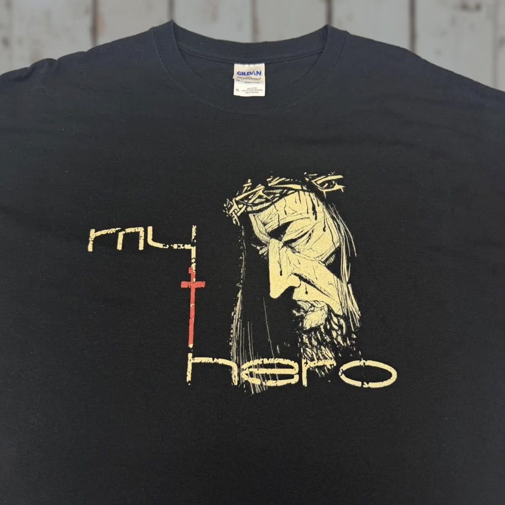 Gildan Jesus Hero Tee Mens XL Black Graphic Print Christian Gildan Short Sleeve T-Shirt Size US XL / EU 56 / 4 - 1 Thumbnail