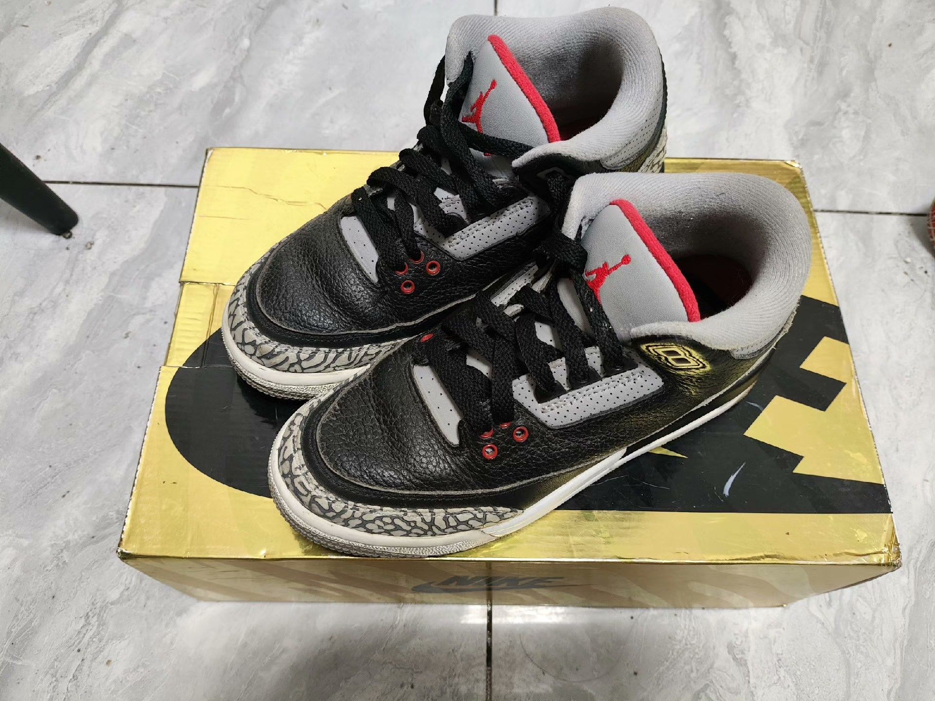 Jordan Brand Jordan Brand Retro Black Lowtop Sneakers 5 Men Size US 5 / EU 37 - 1 Thumbnail