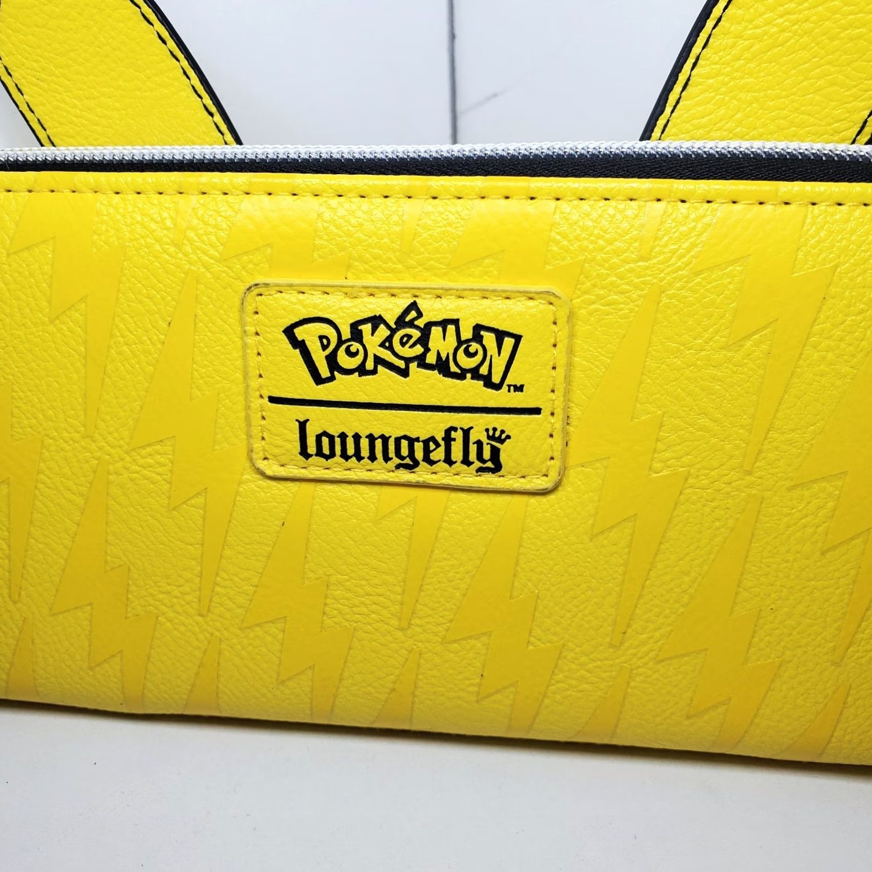 Vintage Loungefly Pokemon Pikachu Wallet Zip-Around Unisex Yellow Faux Leather 90s Anime Cartoon Geek Credit Card Size ONE SIZE - 4 Thumbnail