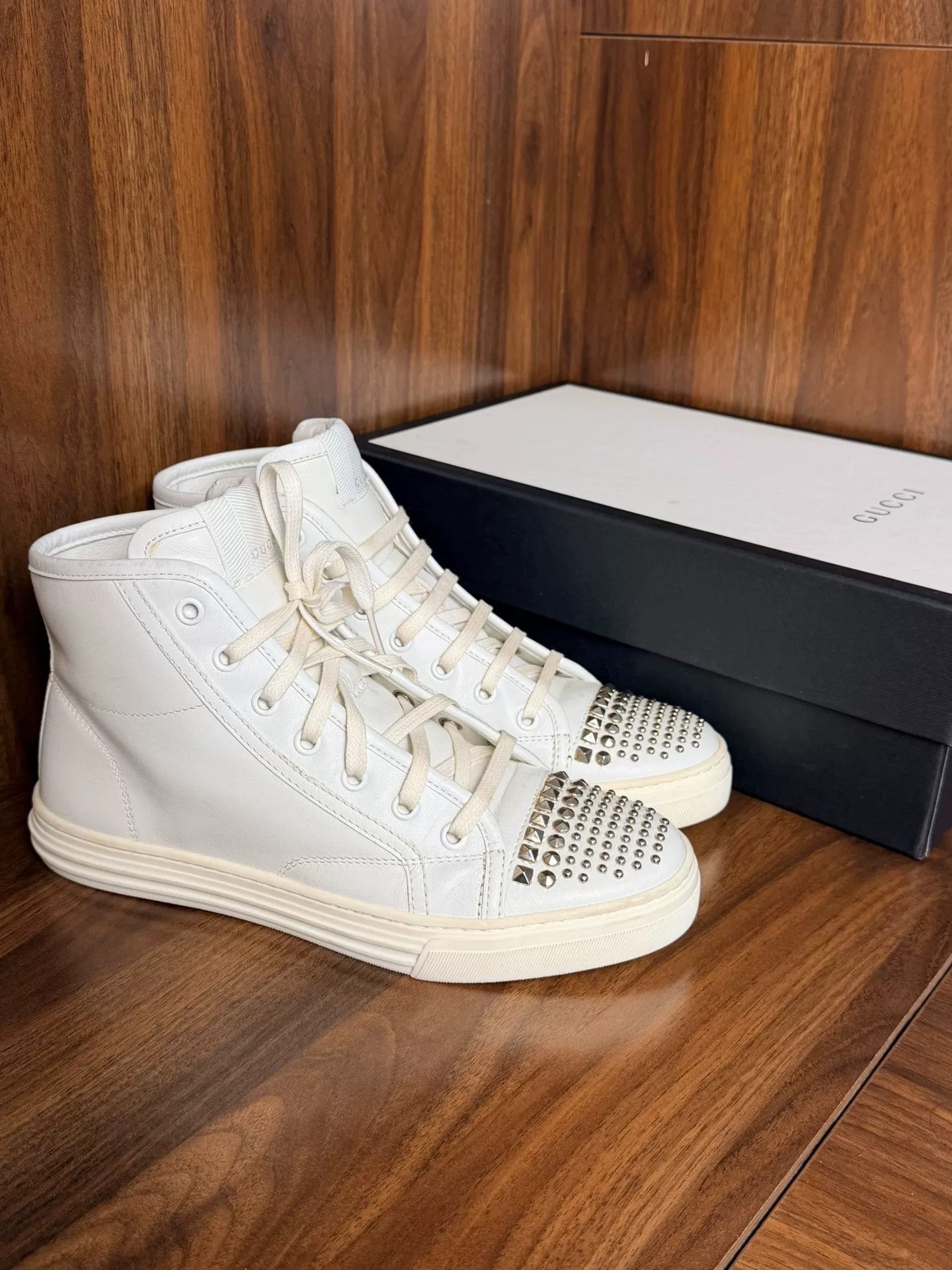Gucci Gucci White Hitop Sneakers us_6 Women Size US 6 / IT 36 - 1 Thumbnail