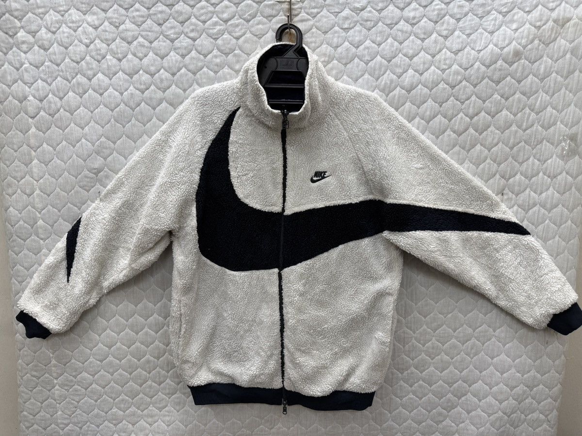Nike 🔥🔥🔥ARCHIVE NIKE SWOOSH REVERSIBLE JACKET Size US L / EU 52-54 / 3 - 1 Thumbnail
