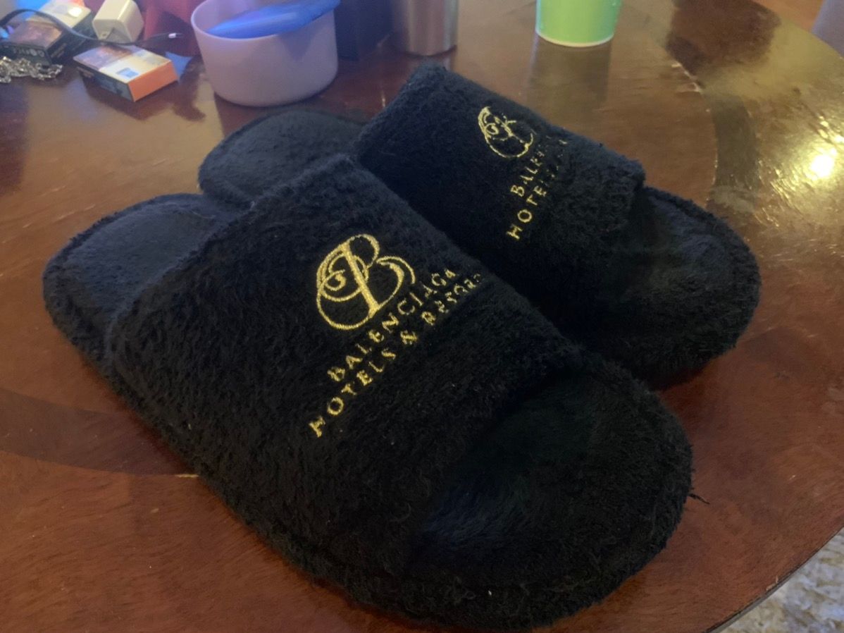 Pre-owned Balenciaga Hotel And Resorts Fuzzy Slides In Black