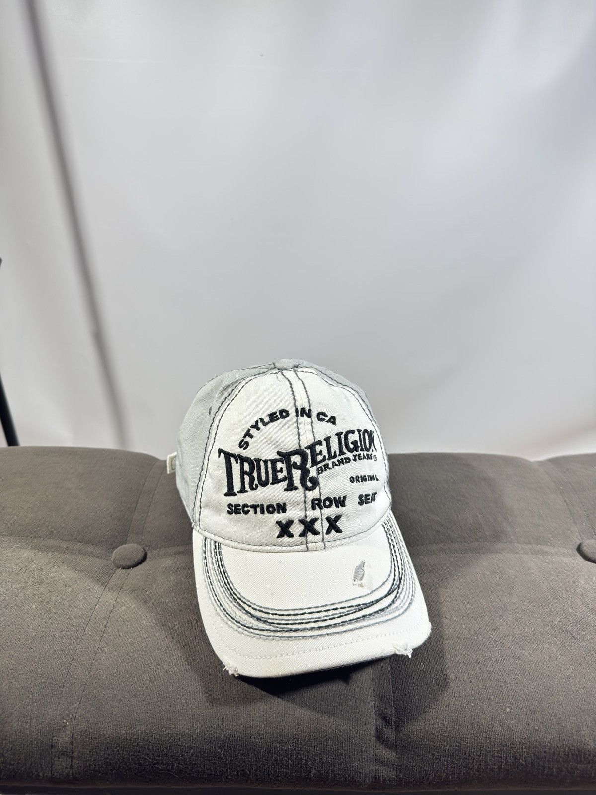 TRUE RELIGION ジップパーカー 平成 y2k ギャル y2k 00s 平成ギャル パーカー 英字 ロゴ プリント ジップアップ