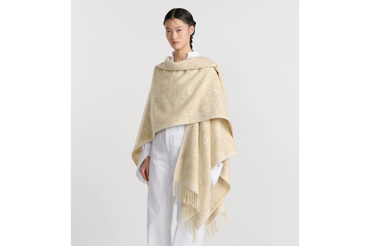 Dior o1bcso1str0226 Size:OS/The World Poncho in Golden Size ONE SIZE - 4 Thumbnail