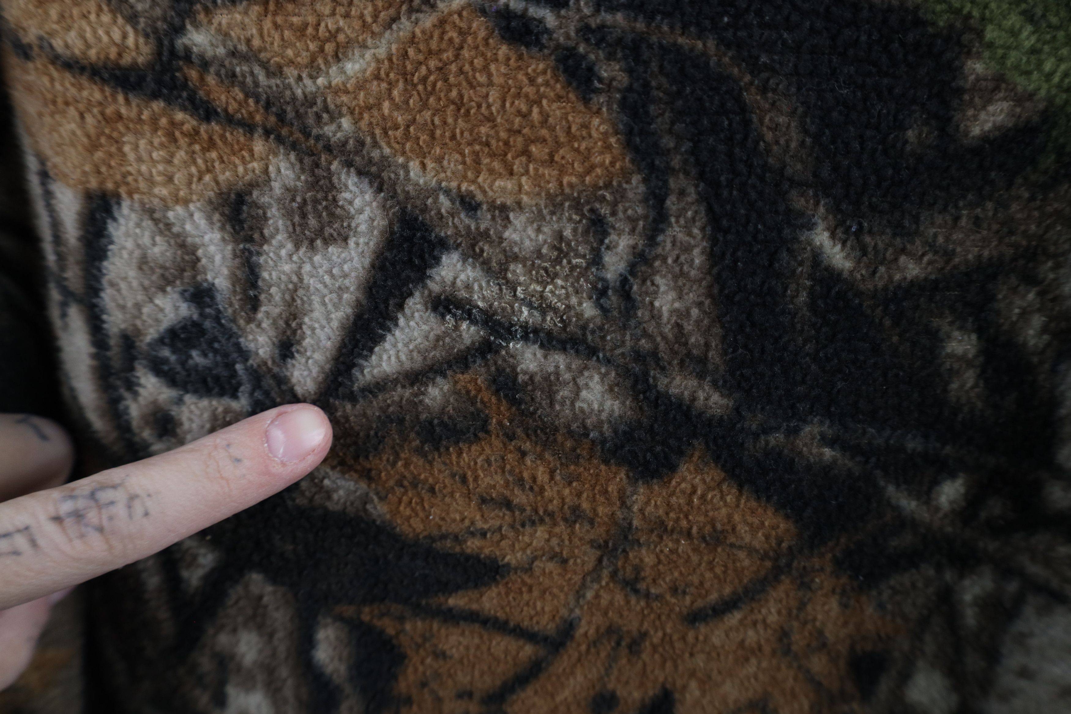 Vintage Vintage 90s Streetwear Camouflage Fleece Hoodie Sweatshirt Size US L / EU 52-54 / 3 - 9 Thumbnail