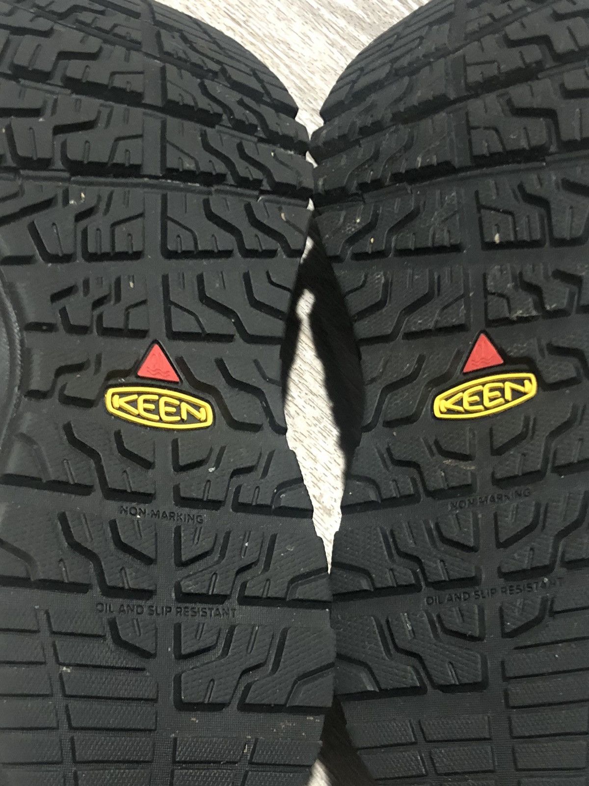 KEEN KEEN Utility Work Shoes Mens 7.5 Black Slip On Oil-Resistant Size US 7.5 / EU 40-41 - 12 Thumbnail