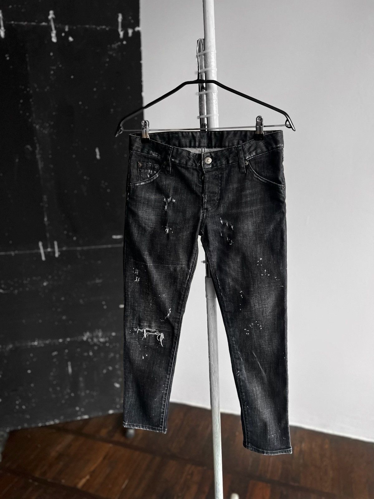 Dsquared2 Dsquared2 Black Authentic Distressed Short Denim Deana Jeans Size 27" / US 4 / IT 40 - 1 Thumbnail