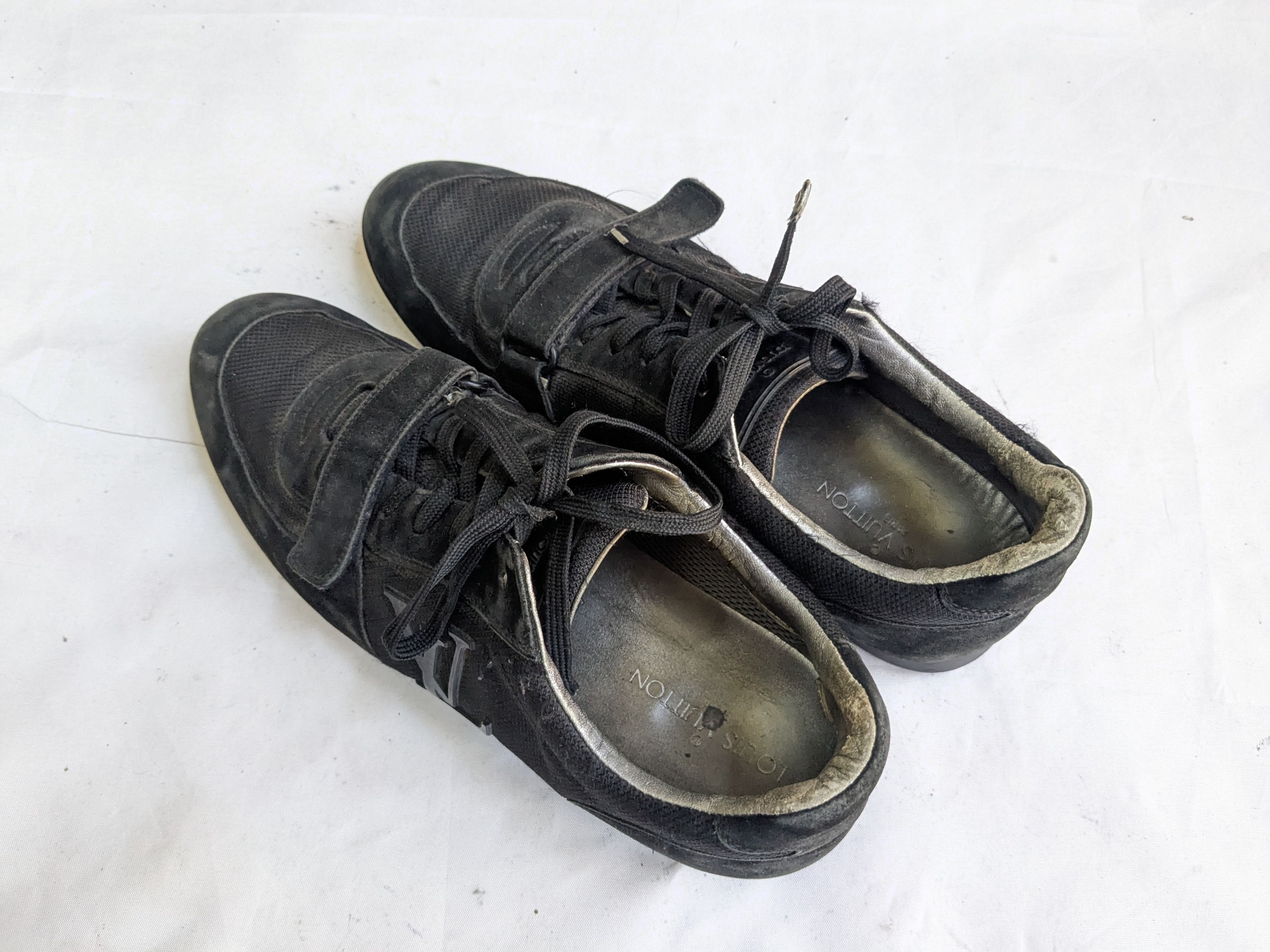 Louis Vuitton Louis Vuitton Sneakers Black 9.5 Low Tops Suede Size US 9.5 / EU 42-43 - 16 Thumbnail