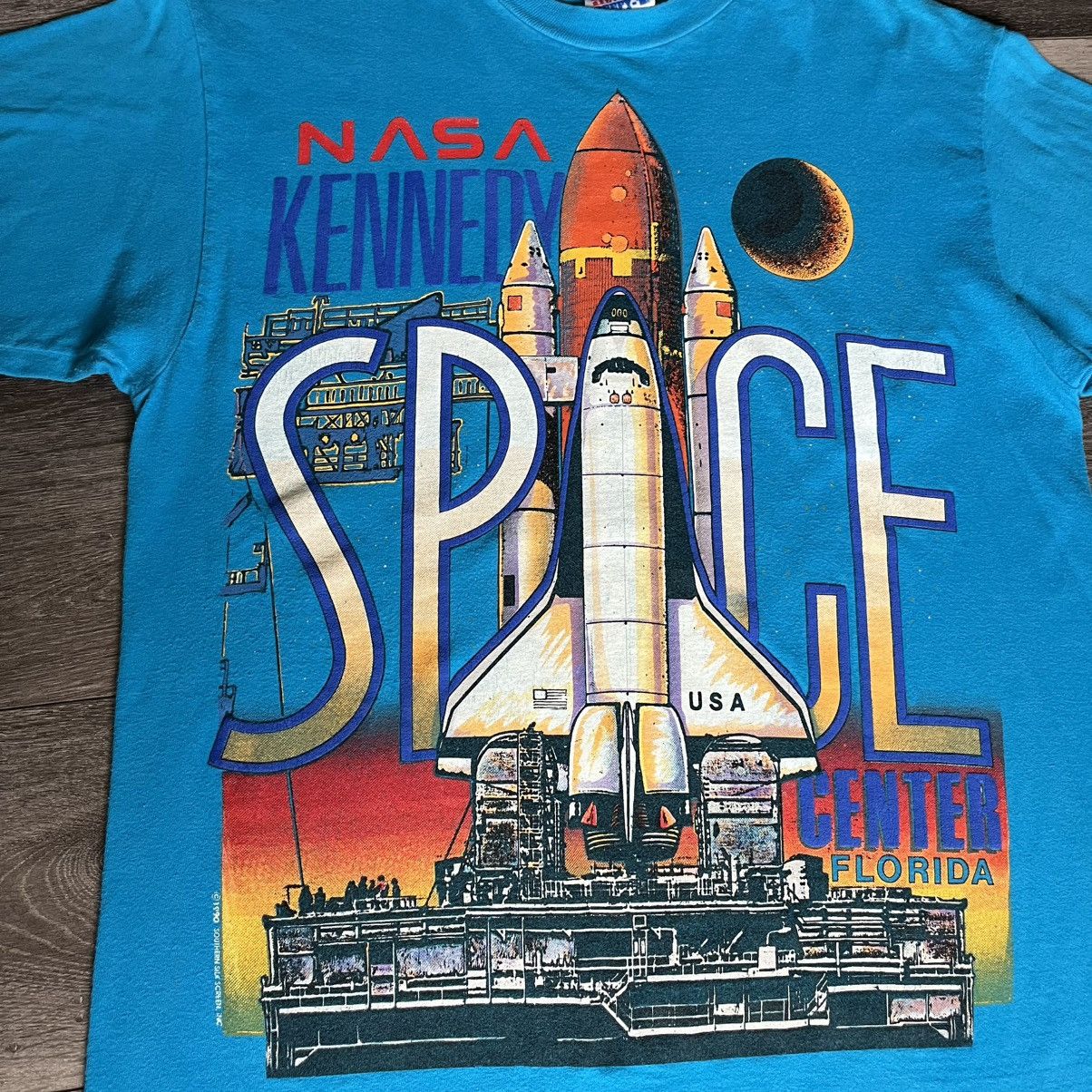 Vintage Vintage 1990s NASA Kennedy Space Center Big Graphic Logo Tee Size US M / EU 48-50 / 2 - 7 Thumbnail