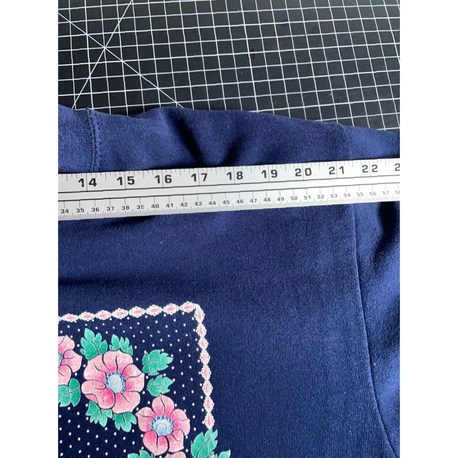 Vintage VINTAGE 90s Grandma Love Sweatshirt Santee Blue Raglan Sleeve Pullover Long Sleeve Floral Print Graphic Fall Winter Spring Summer Women Adult Large) Size L / US 10 / IT 46 - 7 Thumbnail