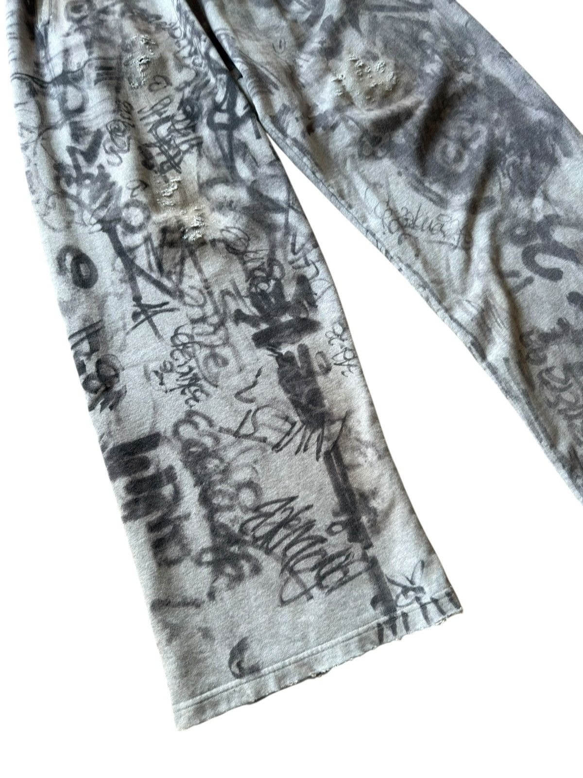 Balenciaga BALENCIAGA SS23 MUD SHOW GRAFFITI SKATER BAGGY SWEATPANTS Size US 32 / EU 48 - 8 Thumbnail