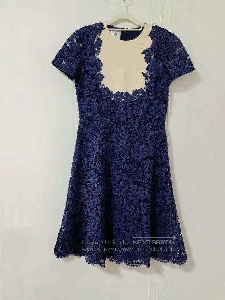 Valentino Valentino Lace dress Size L / US 10 / IT 46 - 1 Thumbnail